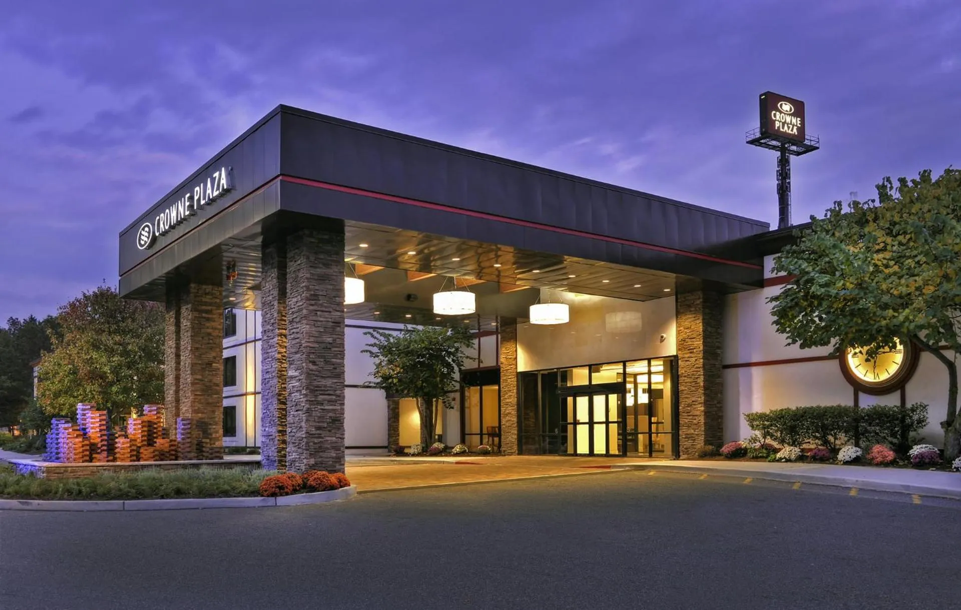 Dog Friendly Hotel $Suffern - $Crowne Plaza Suffern-Mahwah, an IHG Hotel