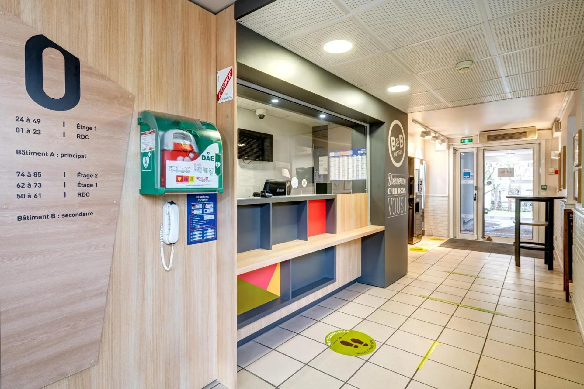 Dog Friendly Hotel $Louveciennes - $B&B HOTEL Louveciennes