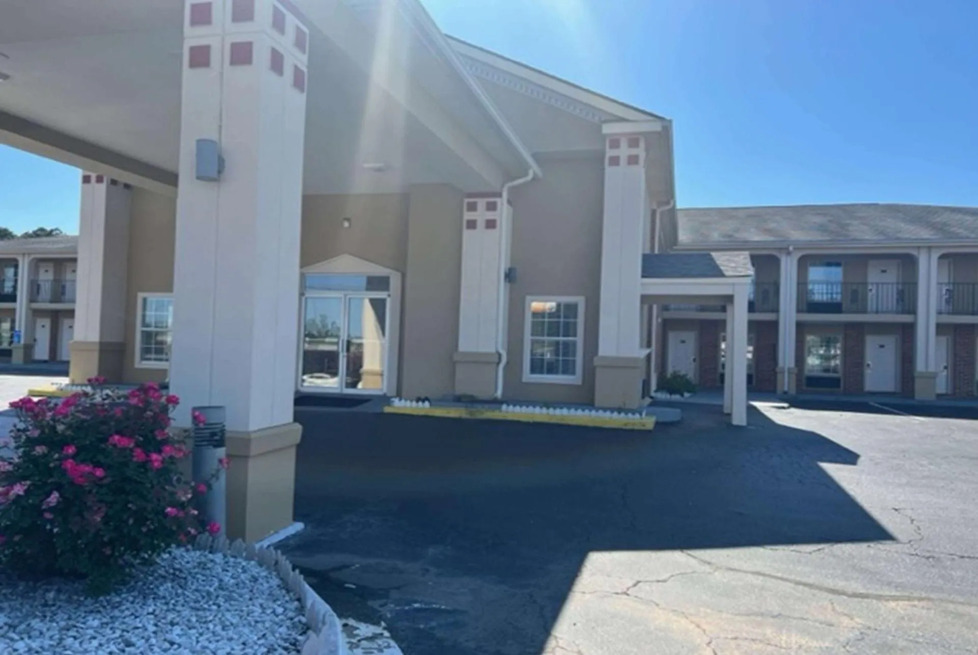 Super 8 by Wyndham Covington