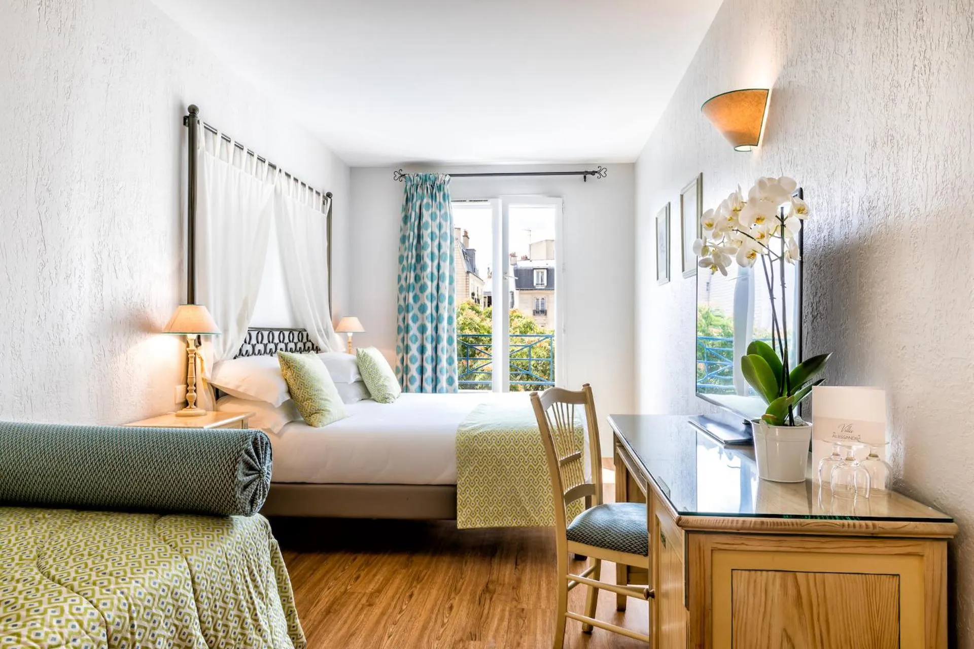 Dog Friendly Hotel $Paris - $Villa Alessandra