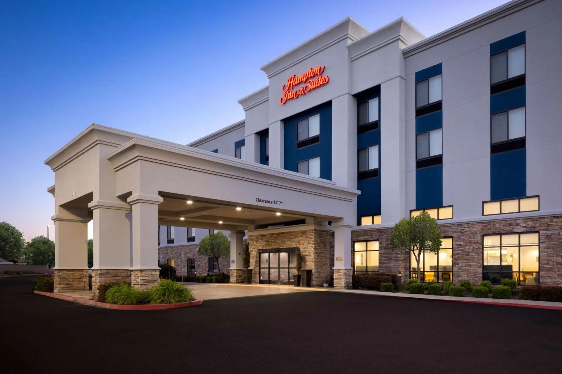 Dog Friendly Hotel $Manteca - $Hampton Inn & Suites Manteca