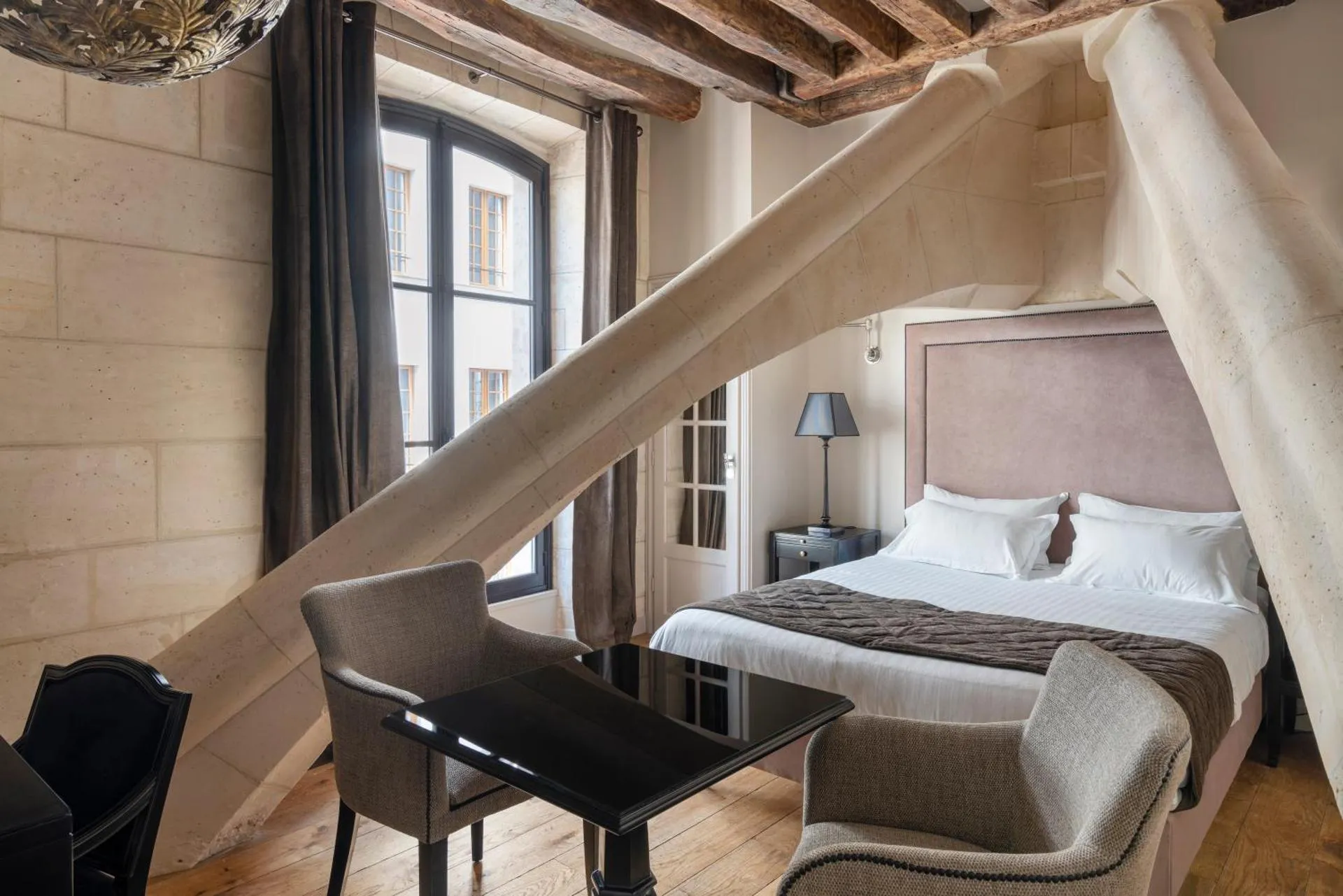 Dog Friendly Hotel $Paris - $Hôtel Le Presbytère