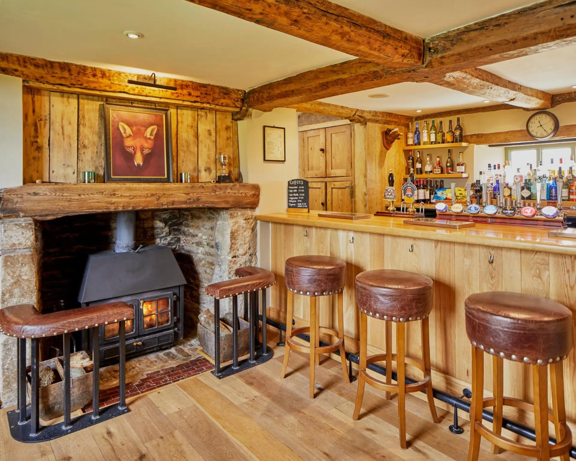 Full Moon Inn Rudge interior