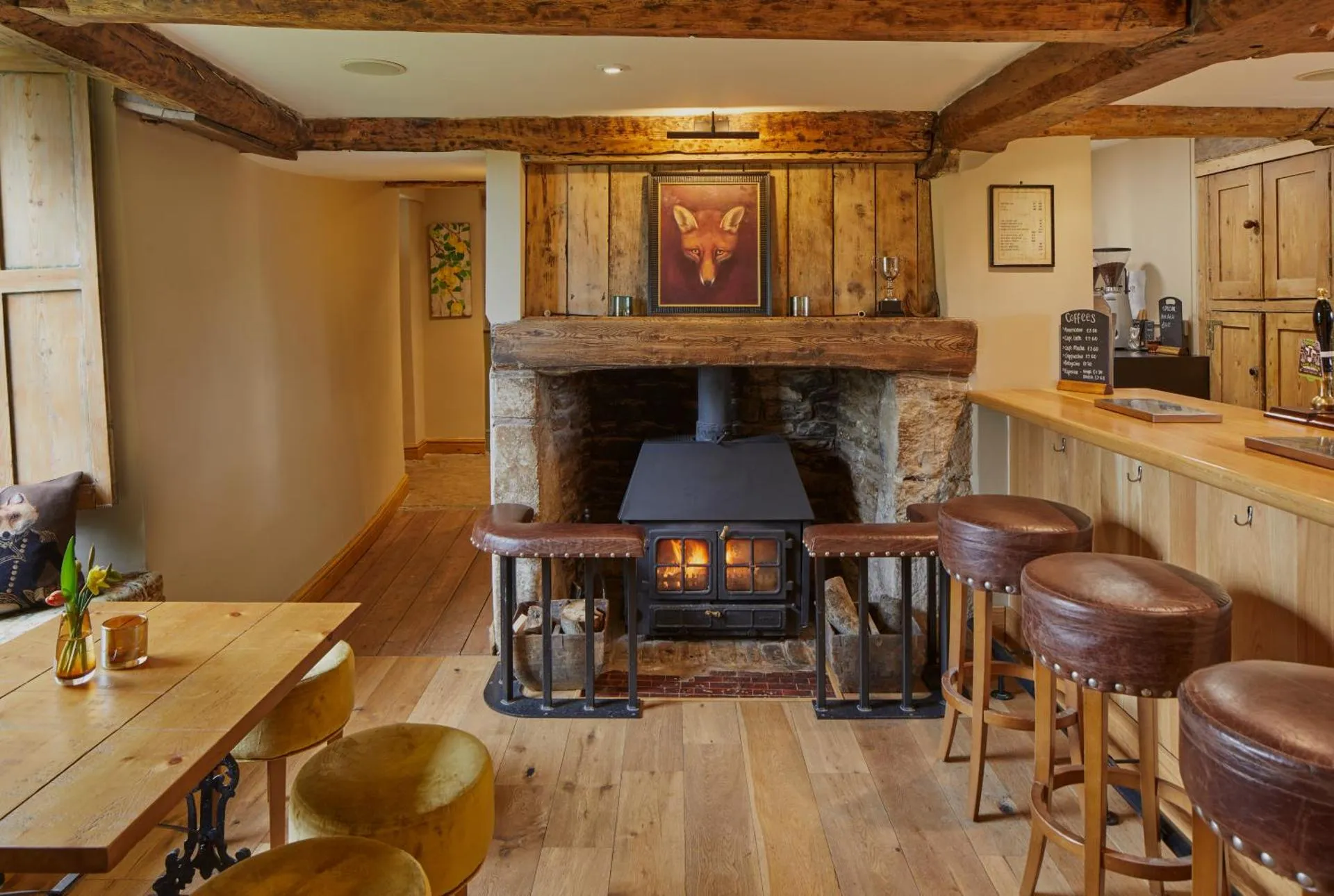 Full Moon Inn Rudge interior