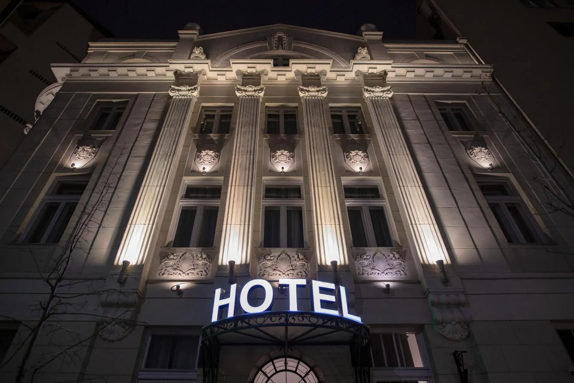Public House Hotel
