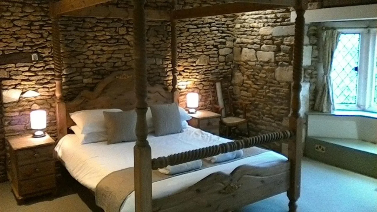 Dog Friendly Bed and breakfast $Lechlade - $Swan Inn Lechlade