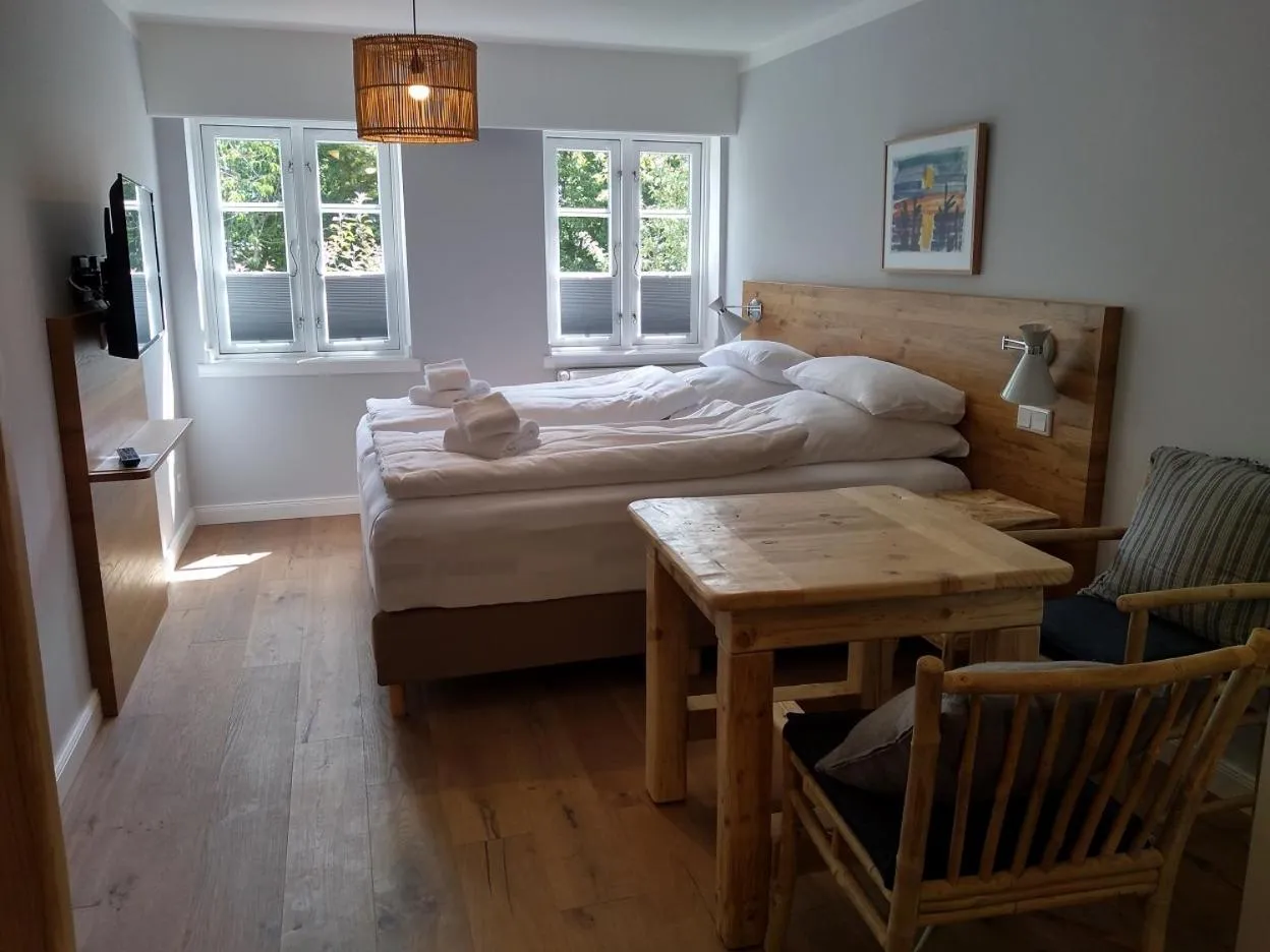 Dog Friendly Hotel $Süderlügum - $Tetens Gasthof
