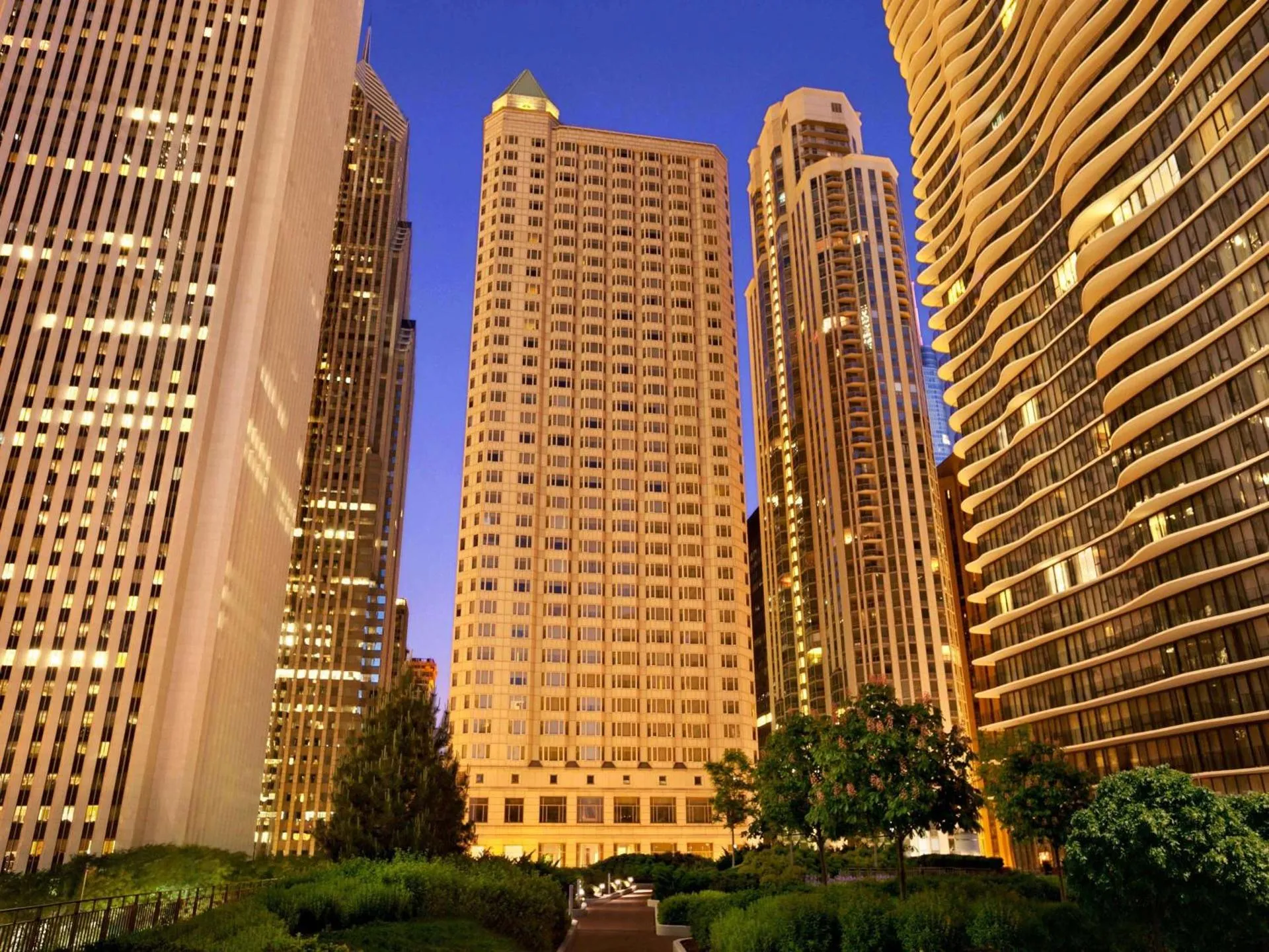 Dog Friendly Hotel $Chicago - $Fairmont Chicago Millennium Park
