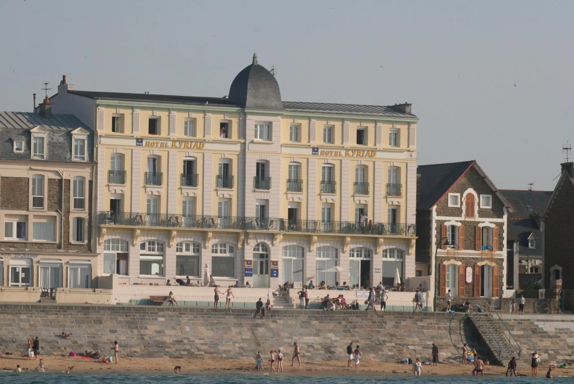 Dog Friendly Hotel $Saint Malo - $Hotel Kyriad Saint Malo Centre Plage