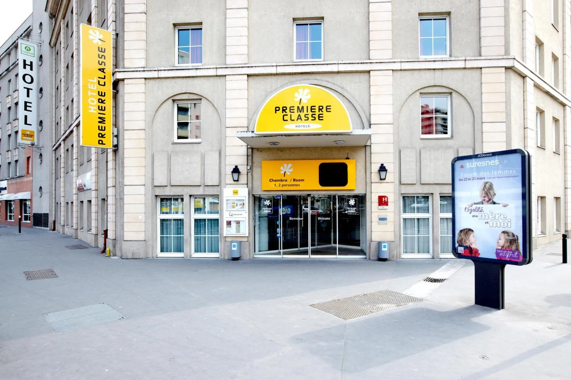 Dog Friendly Hotel $Suresnes - $Premiere Classe Paris Ouest Pont De Suresnes
