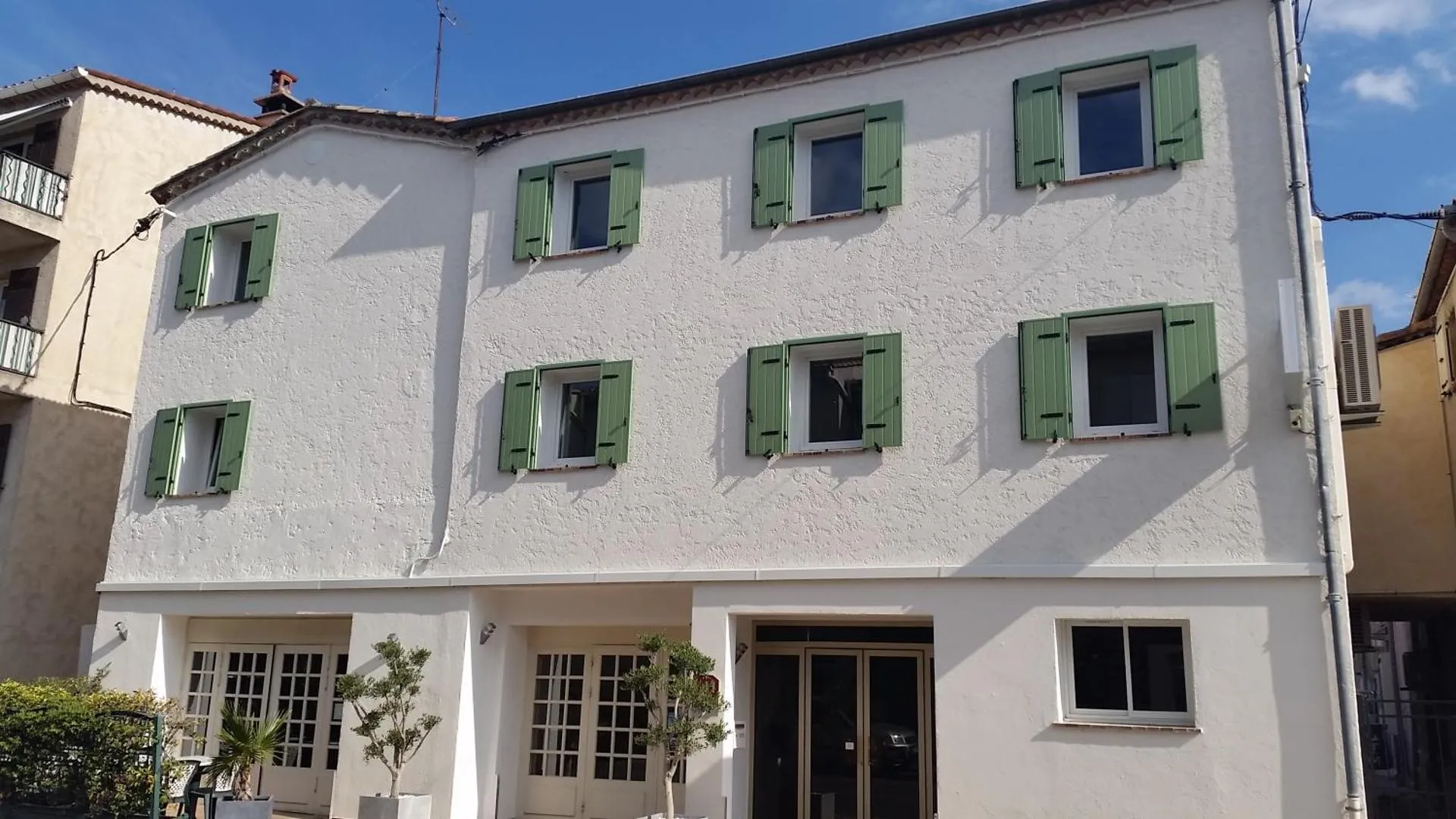 Dog Friendly Hotel $Pégomas - $Auberge des toqués