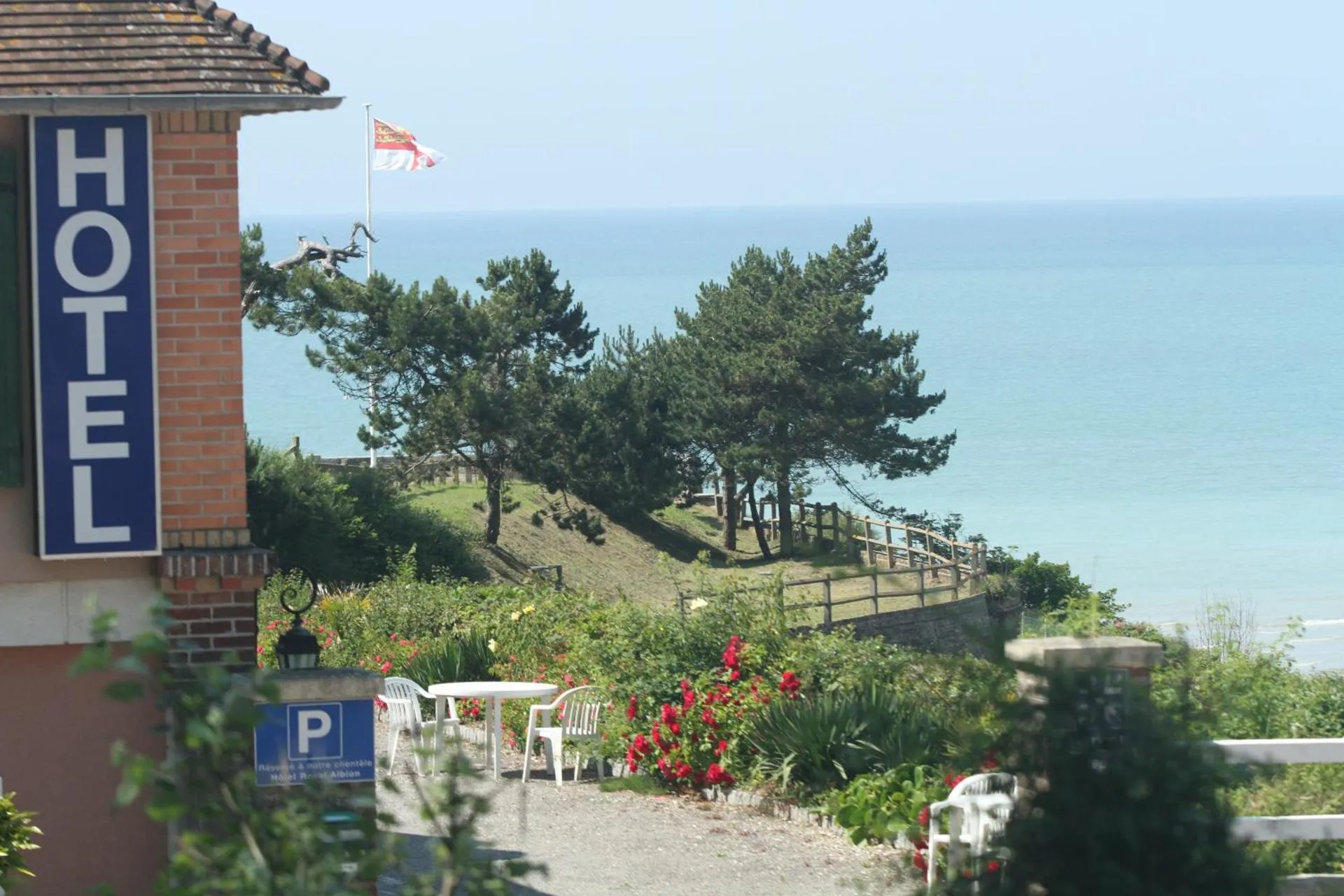 Dog Friendly Hotel $Mesnil-Val-Plage - $Hotel Royal Albion