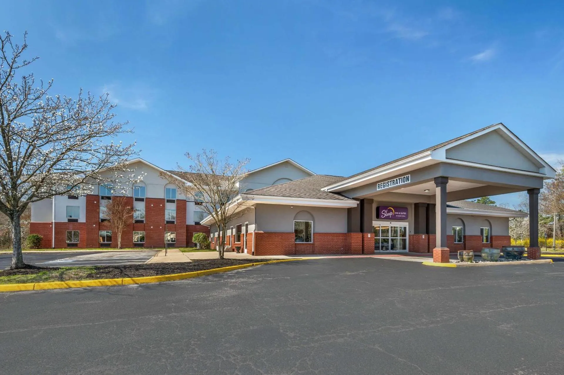 Dog Friendly Hotel $Newport News - $Oyster Point Inn & Suites
