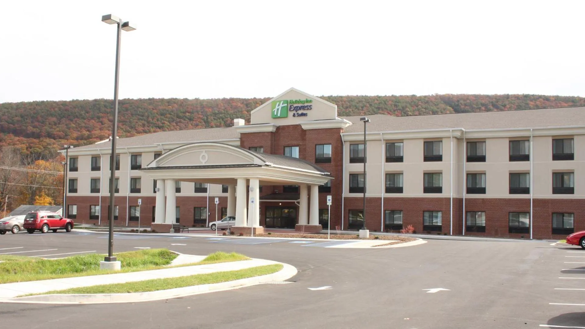 Holiday Inn Express & Suites La Vale/Cumberland, an IHG Hotel