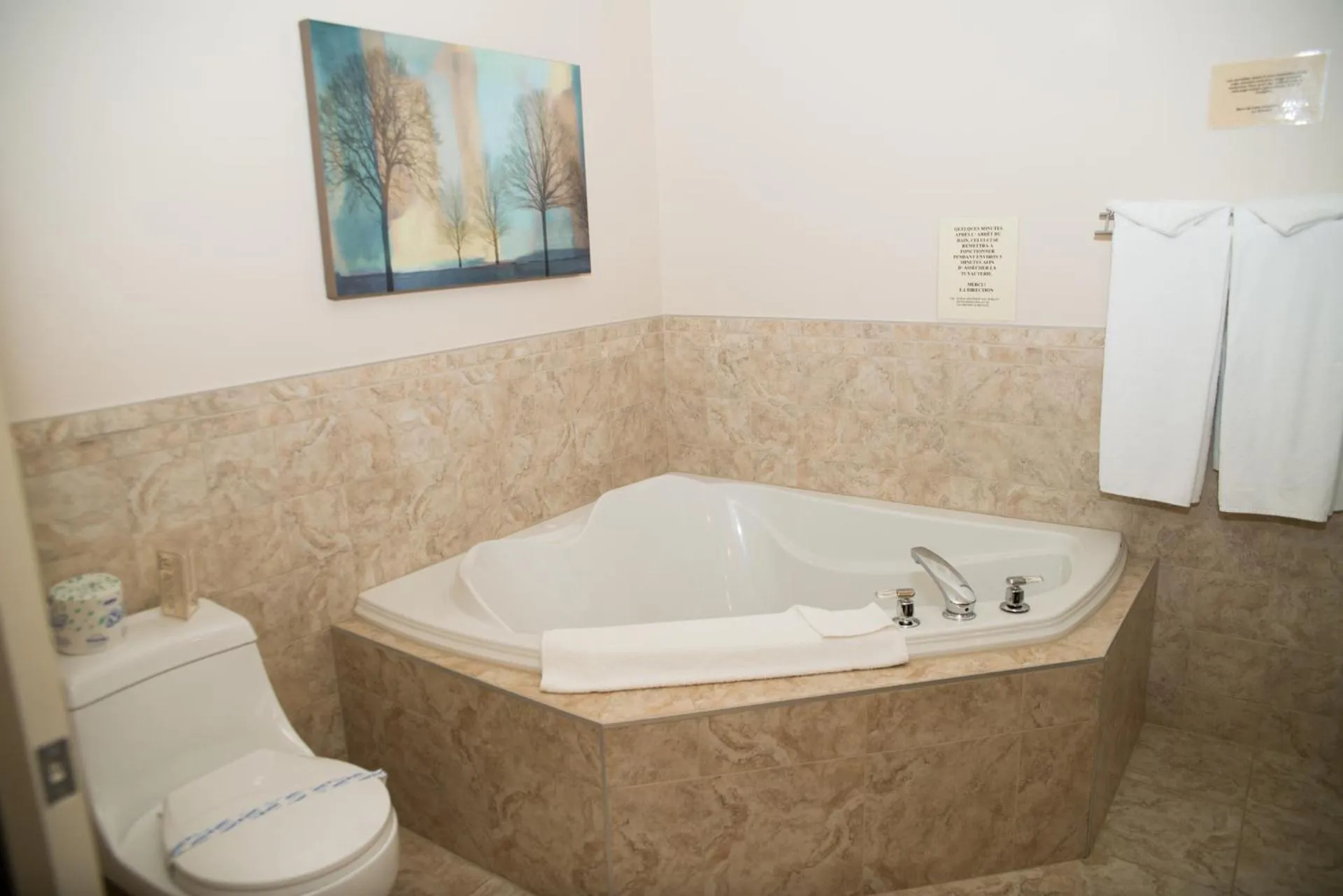 Auberge l'Ambassadeur interior