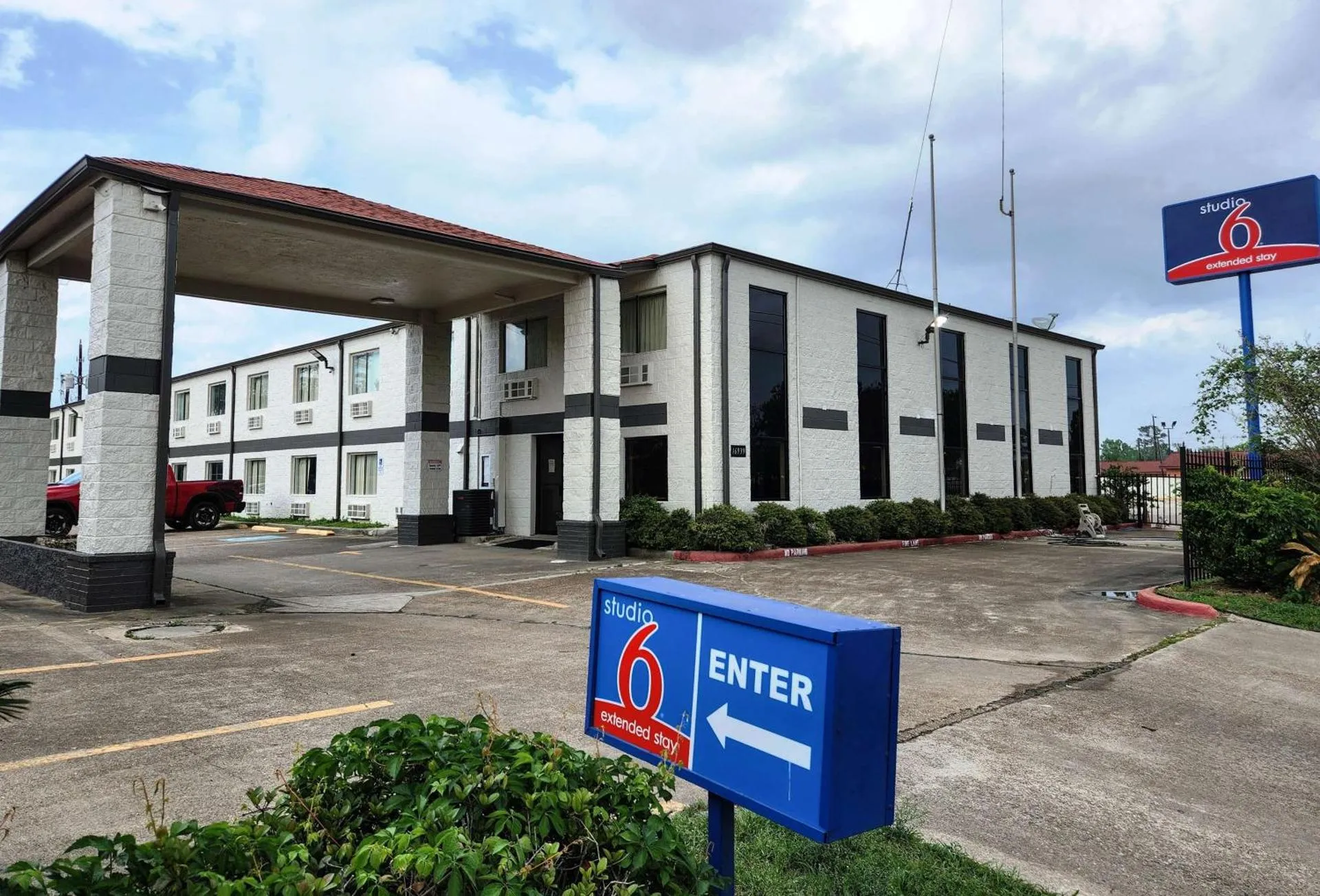 Dog Friendly Hotel $Channelview - $Studio 6 Channelview TX Baytown West