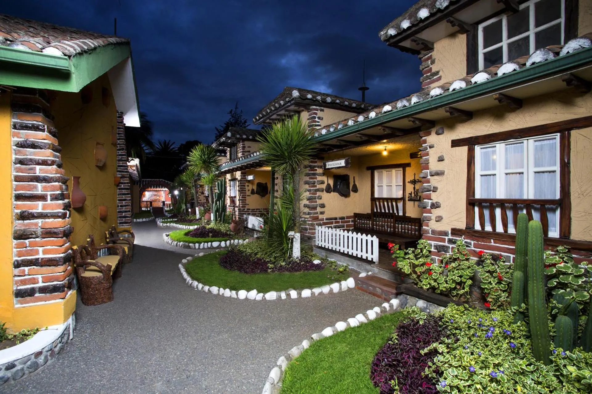 Dog Friendly Hotel $San Miguel de Salcedo - $Hosteria Rumipamba De Las Rosas