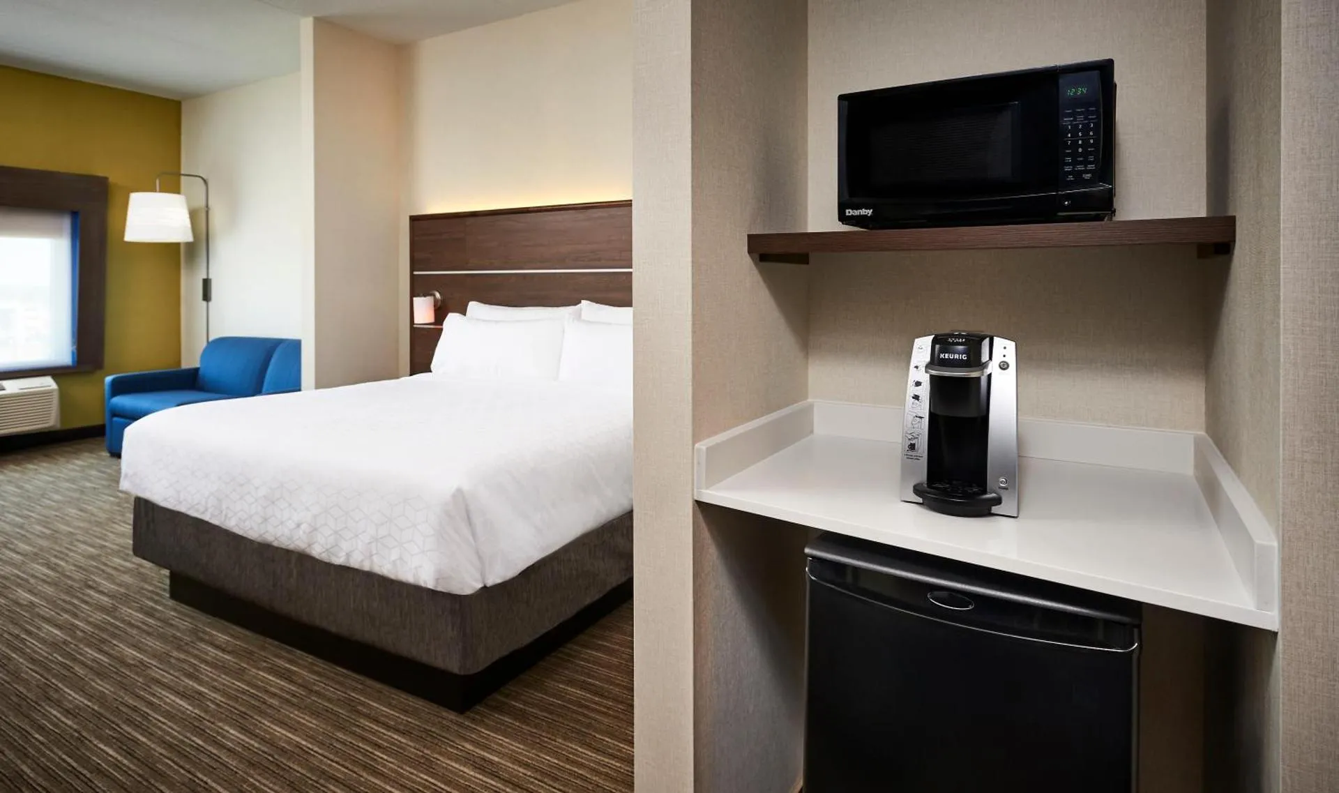 Dog Friendly Hotel $Sarnia - $Holiday Inn Express - Sarnia - Point Edward, an IHG Hotel