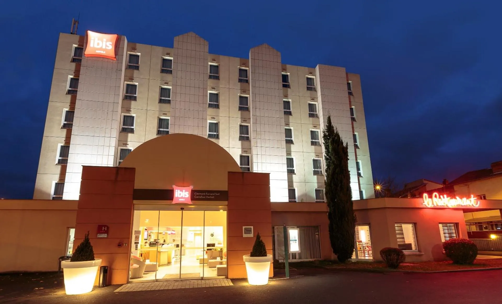 Dog Friendly Hotel $Clermont-Ferrand - $ibis Clermont Ferrand Sud Herbet