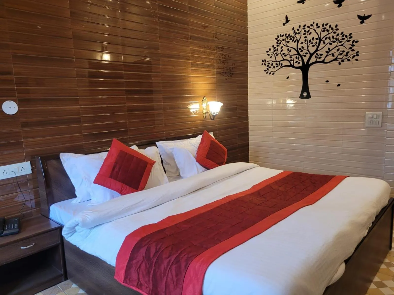 Hotel Holy City by Sonachi - 10 Meter from Golden Temple