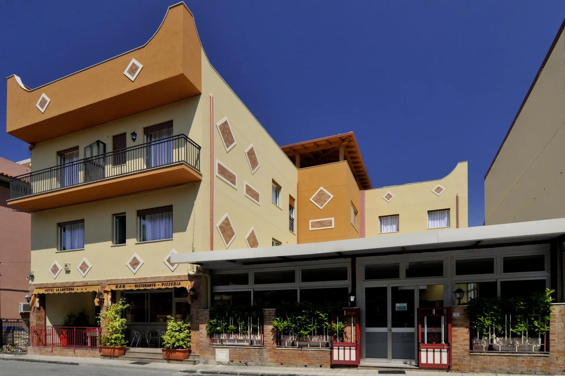 Dog Friendly Hotel $Rometta Marea - $La Lanterna Hotel