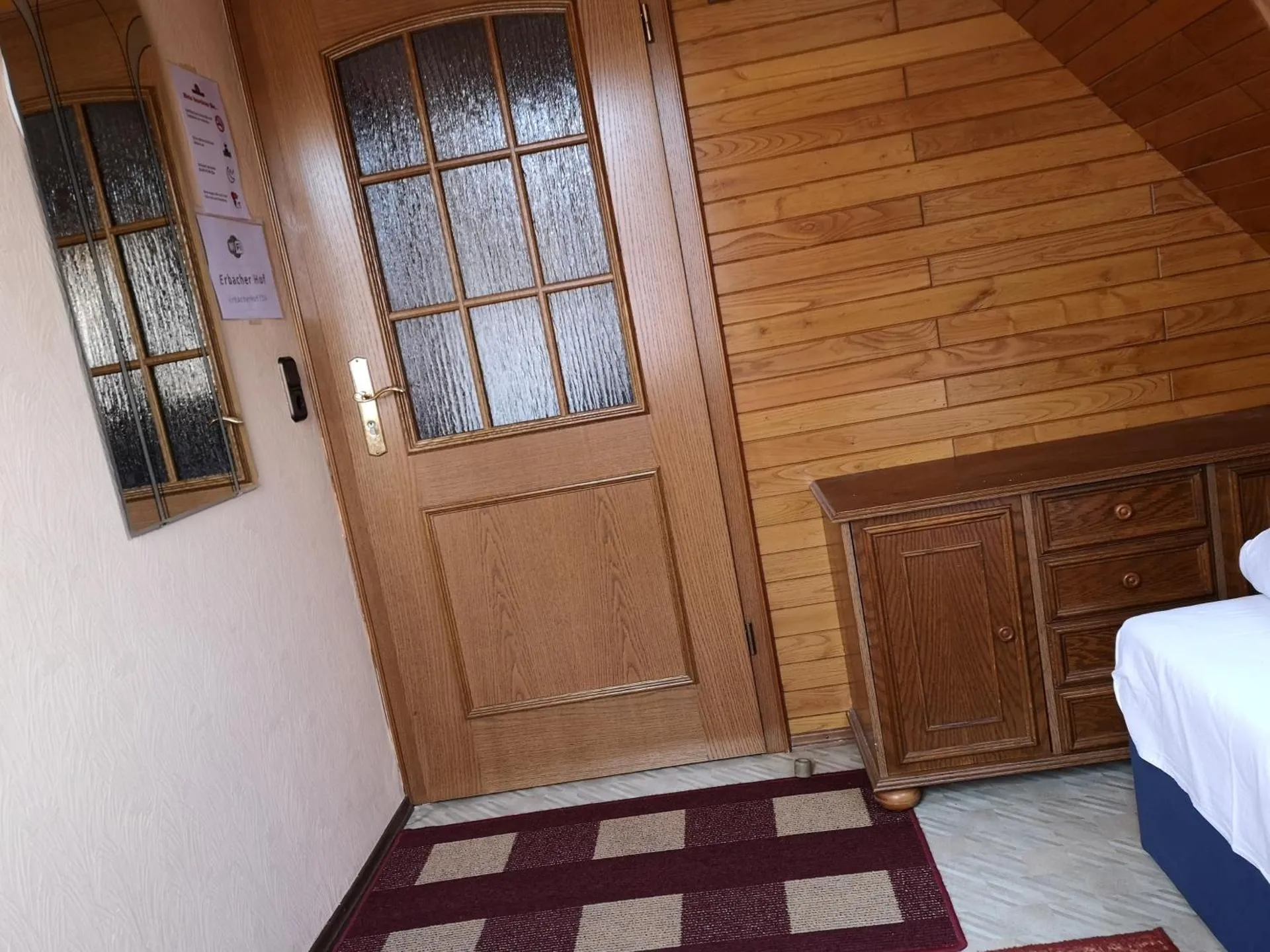 Dog Friendly Inn $Gadernheim - $Zum Erbacher Hof