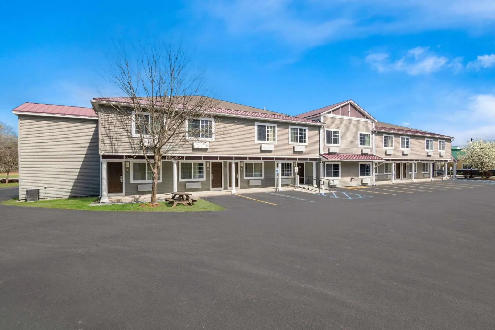 Red Roof Inn Glens Falls - Lake George