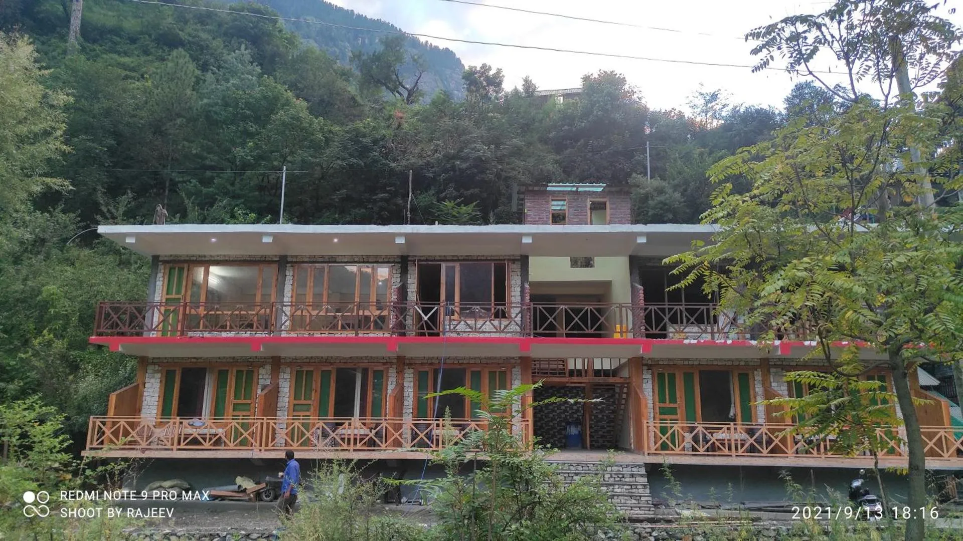 OYO 83120 Kamal Guest House Tirthan
