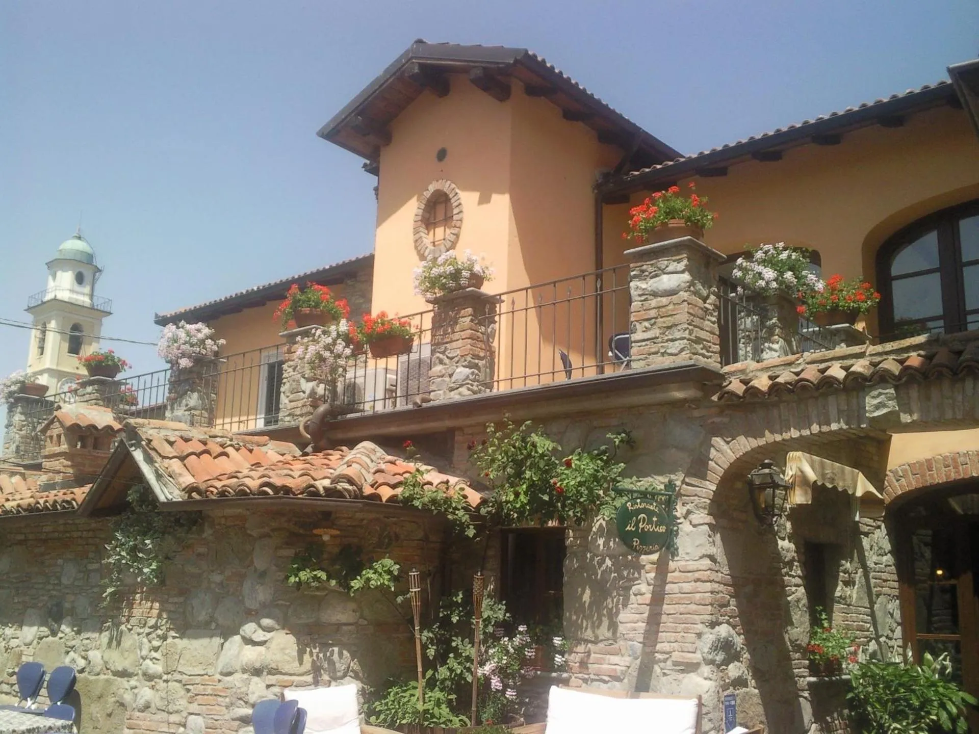Dog Friendly Hotel $Carrosio - $Il Portico