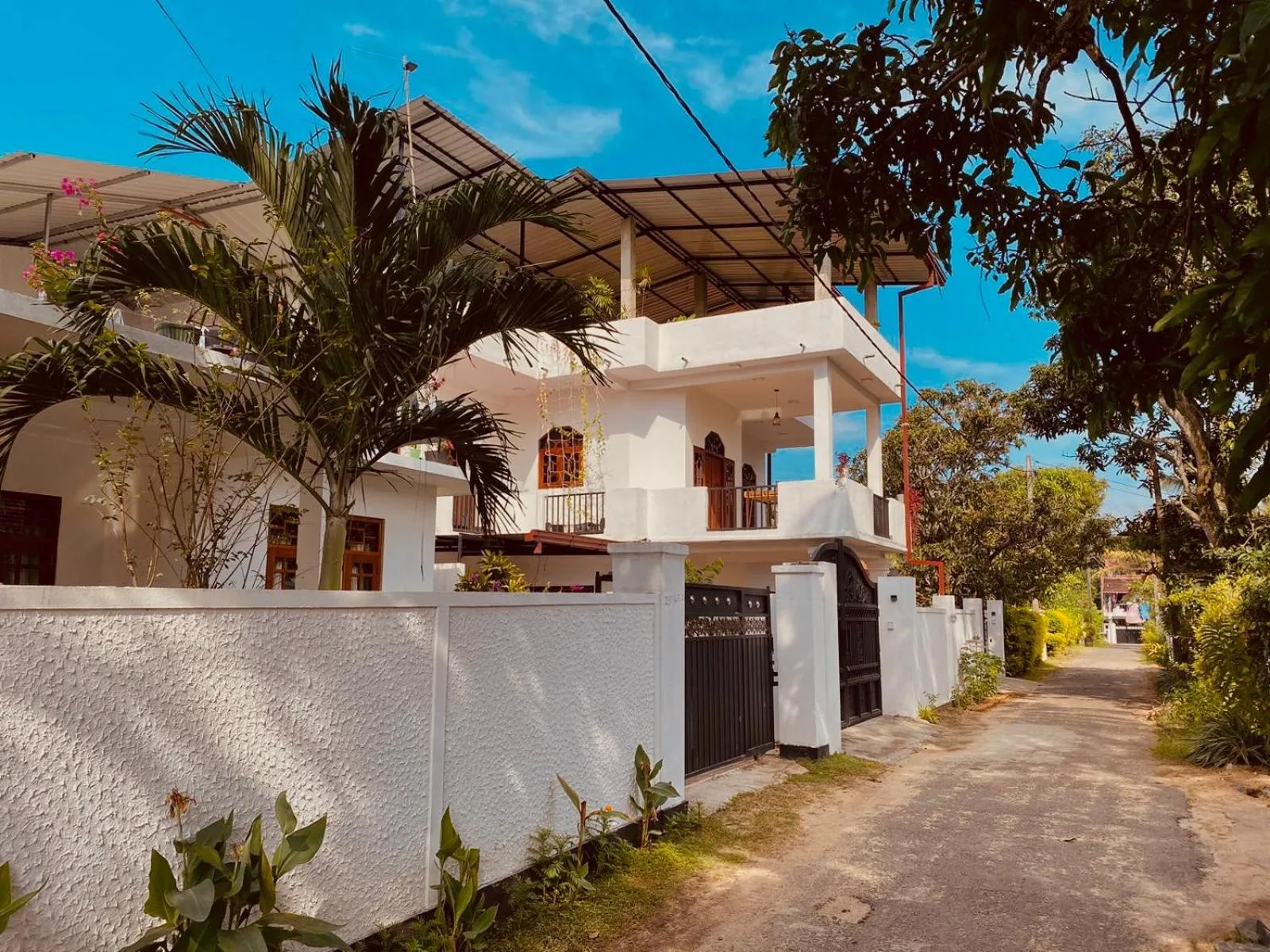 Dog Friendly Bed and breakfast $Katunayake - $Airport Layover B&B