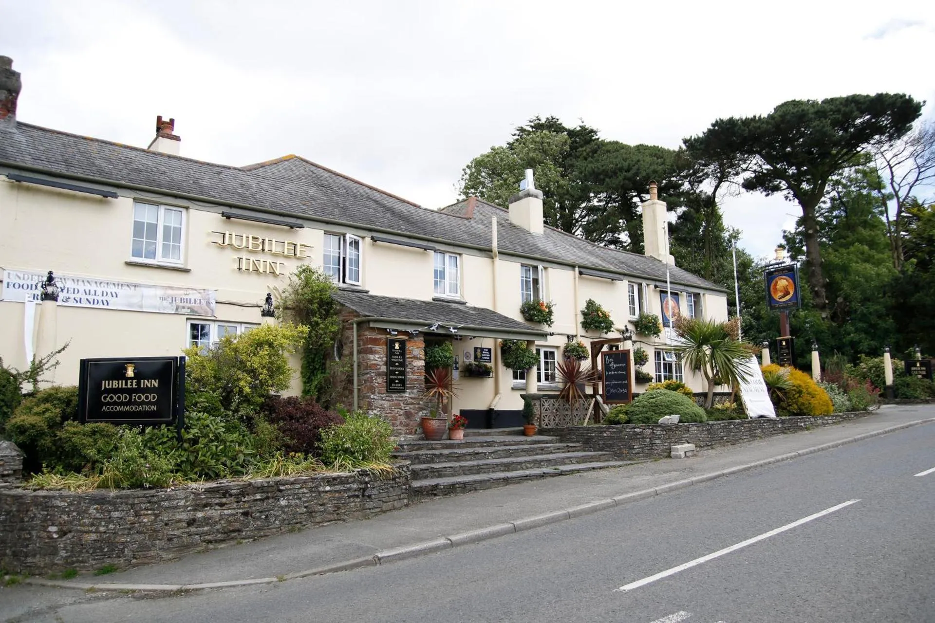 Dog Friendly Bed and breakfast $Pelynt - $The Jubilee Inn