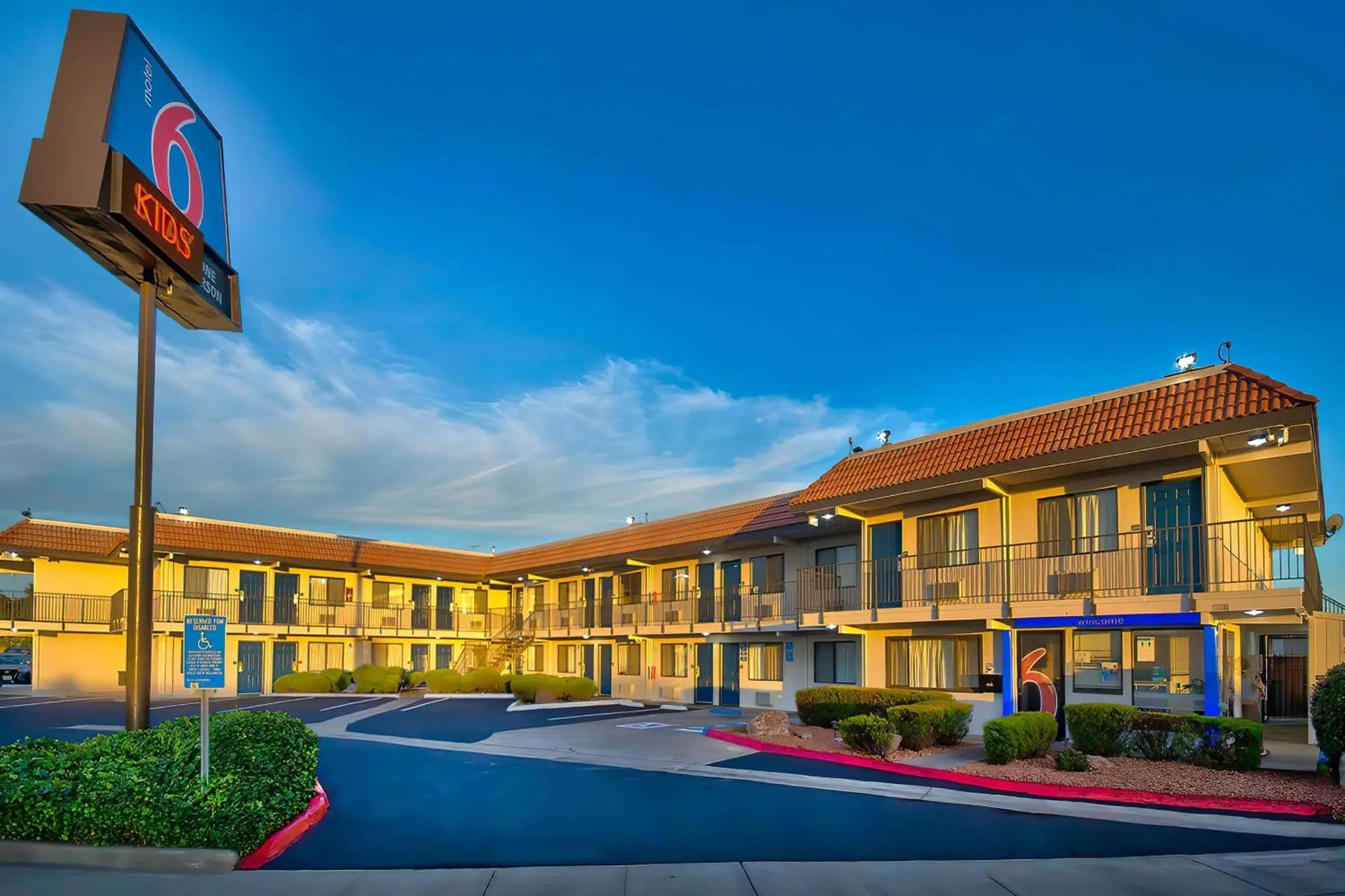 Dog Friendly Hotel $Vallejo - $Motel 6-Vallejo, CA - Six Flags West