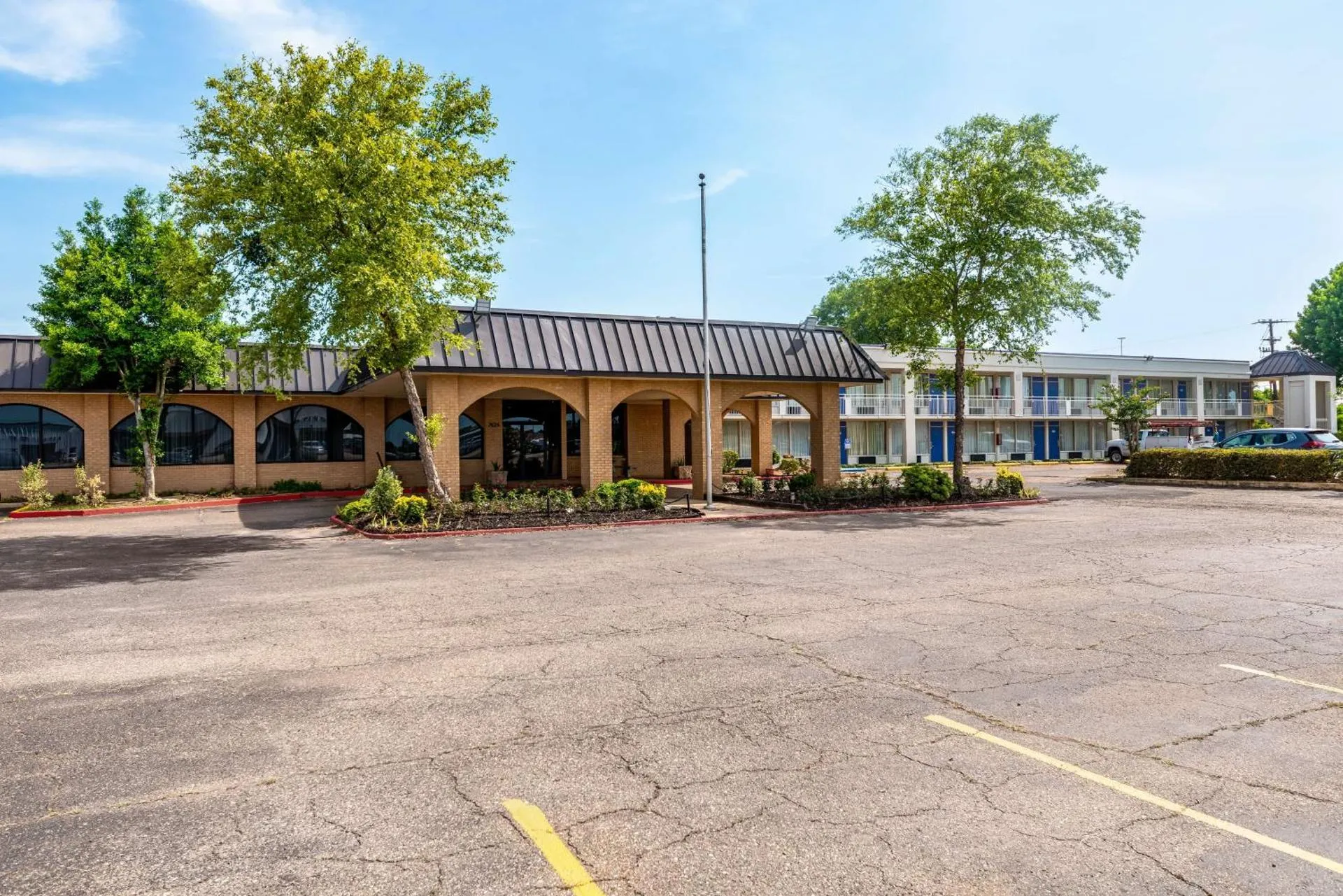 Dog Friendly Hotel $Natchitoches - $Motel 6-Natchitoches, LA