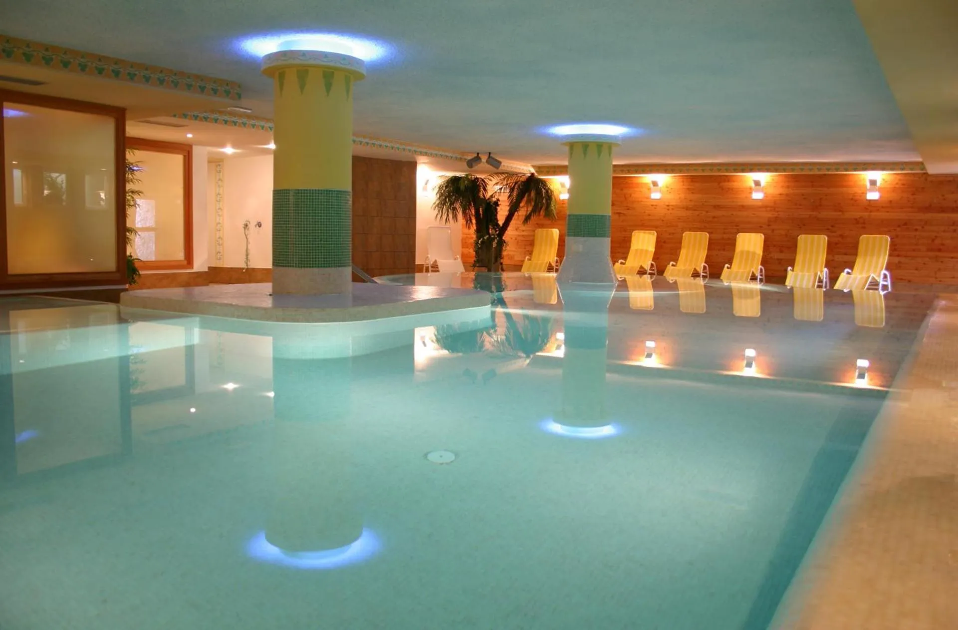 Dog Friendly Aparthotel $Predazzo - $Residence Kristall- Fiemme Holidays
