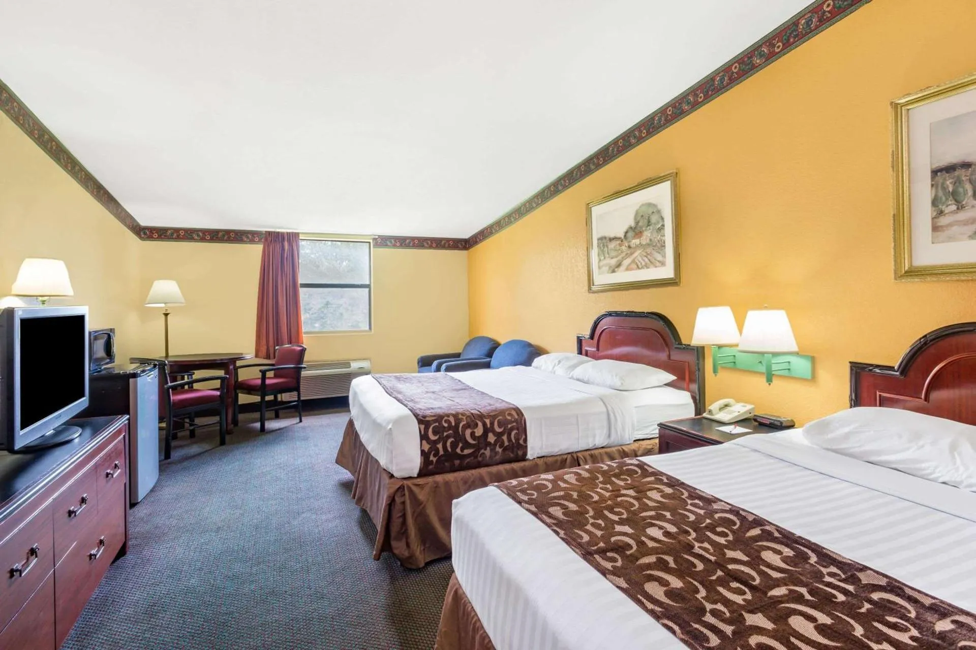 Dog Friendly Hotel $Lake City - $Howard Johnson by Wyndham Lake City