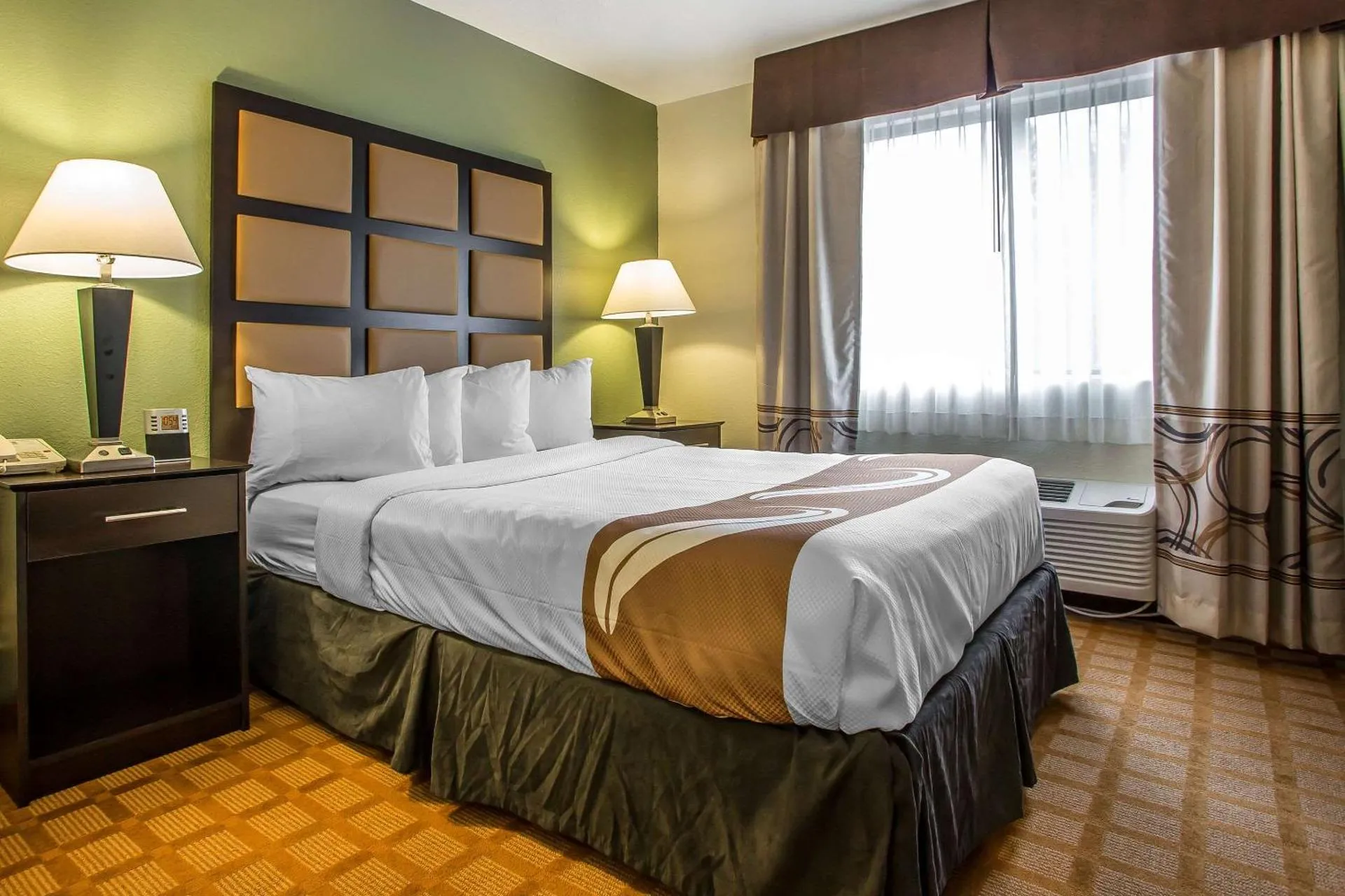 Dog Friendly Hotel $Marinette - $Quality Inn & Suites Marinette