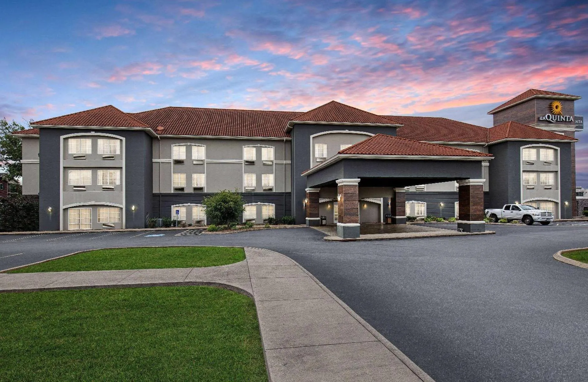Dog Friendly Hotel $Bowling Green - $La Quinta by Wyndham Bowling Green