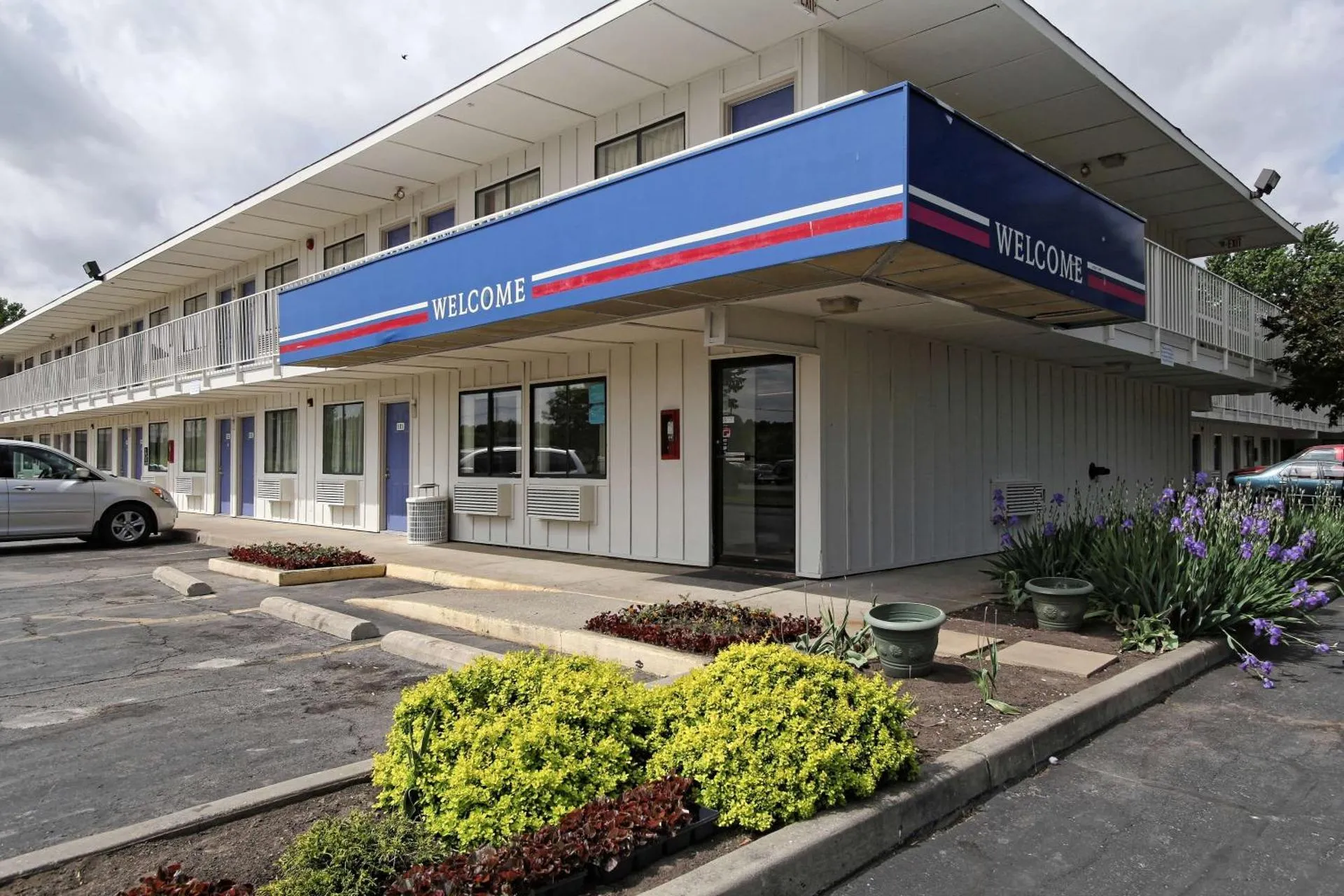 Dog Friendly Hotel $Amherst - $Motel 6-Amherst, OH - Cleveland West - Lorain
