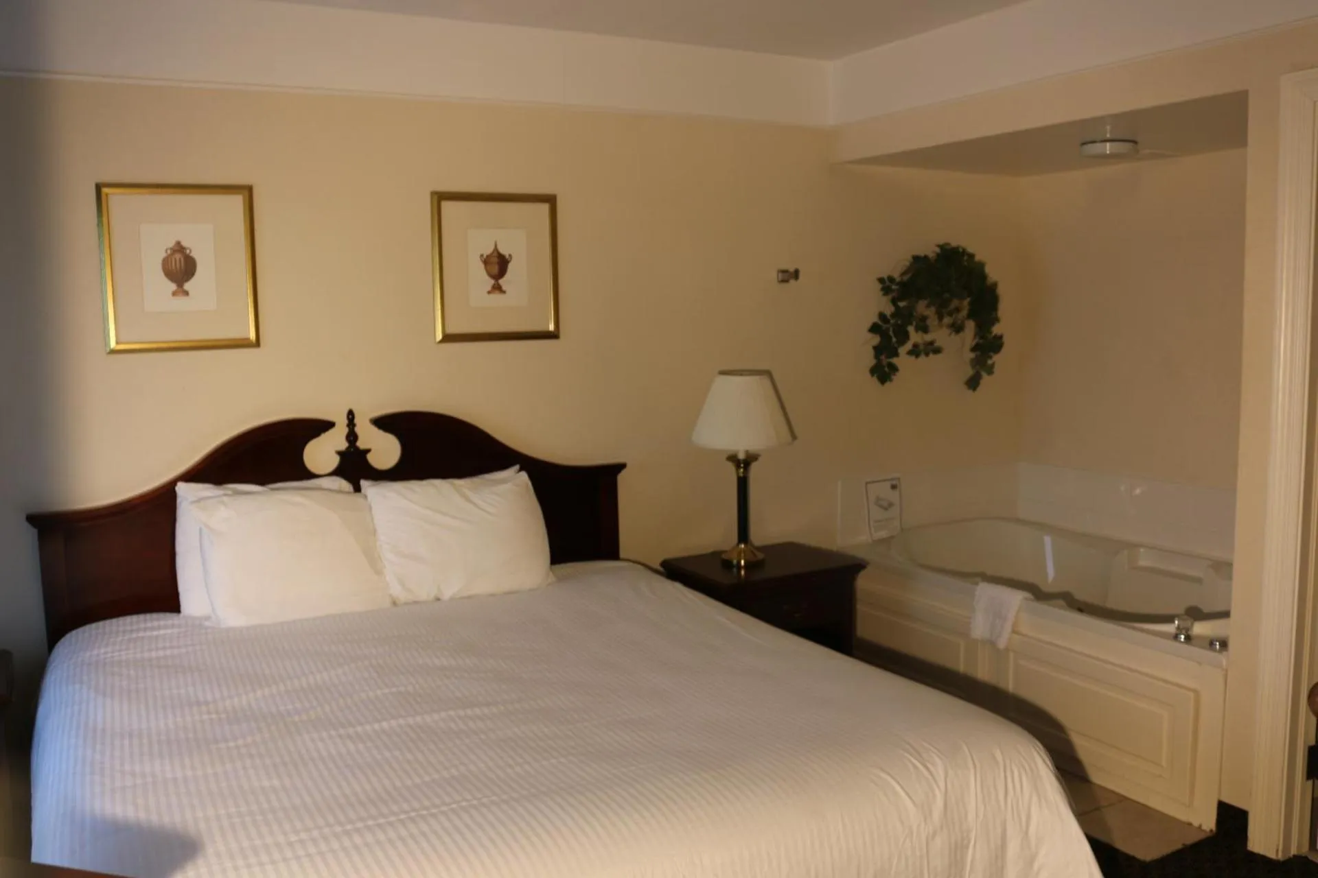 Dog Friendly Hotel $Lakeland - $Imperial Swan Hotel and Suites Lakeland