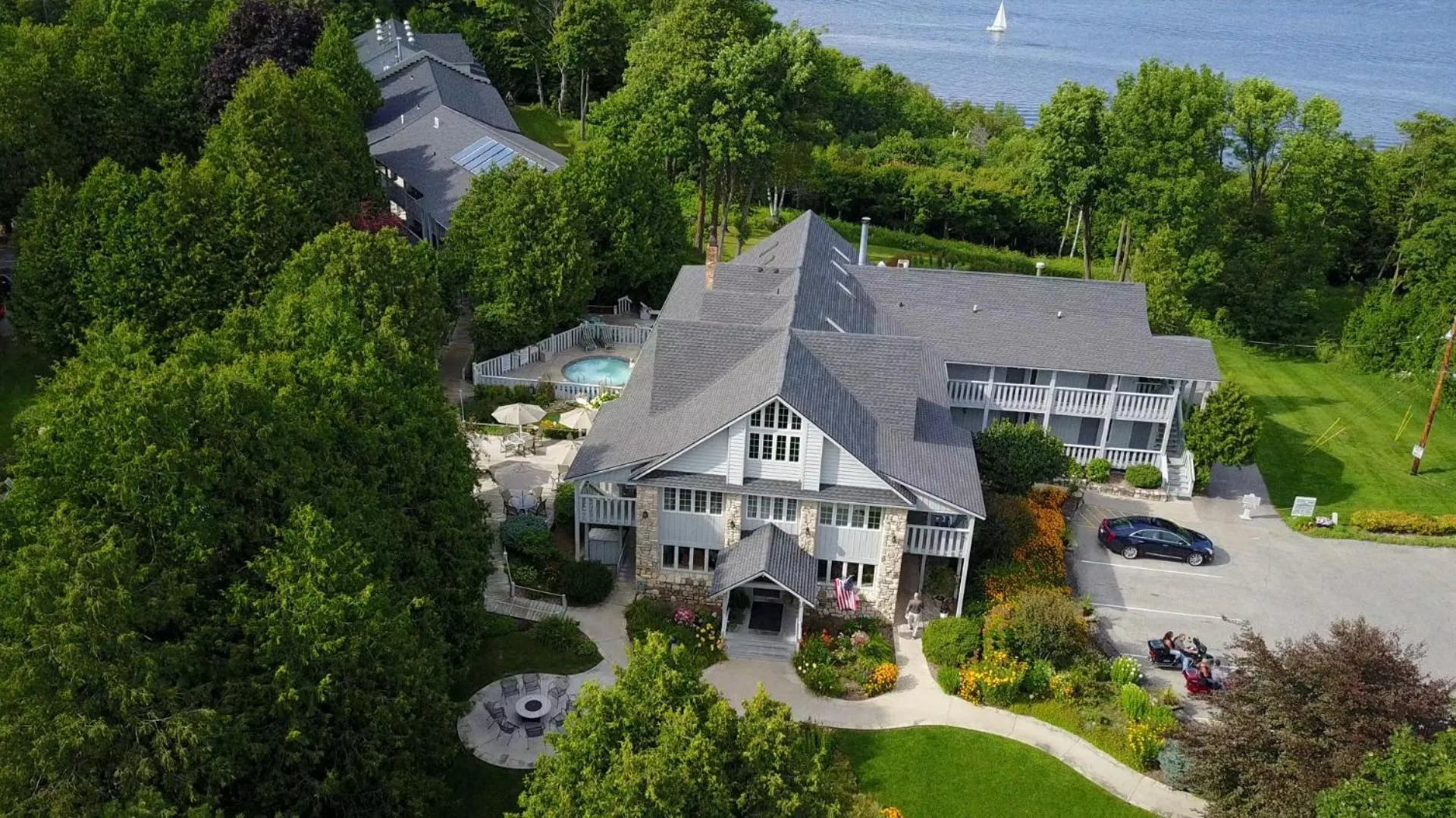 Dog Friendly Hotel $Sister Bay - $Country House Resort
