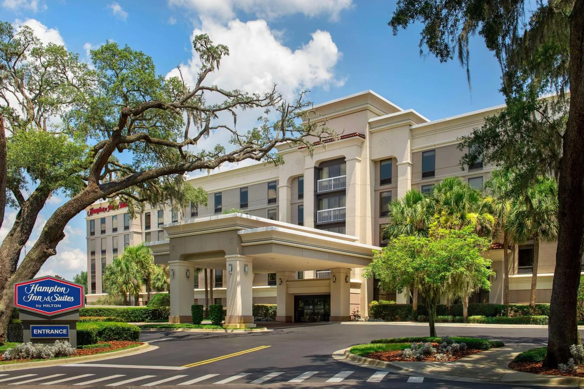 Dog Friendly Hotel $Lake Mary - $Hampton Inn & Suites at Lake Mary Colonial Townpark