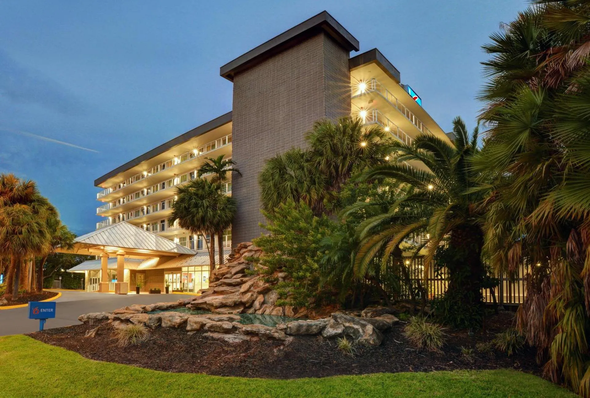 Dog Friendly Hotel $Cutler Bay - $Motel 6-Cutler Bay, FL