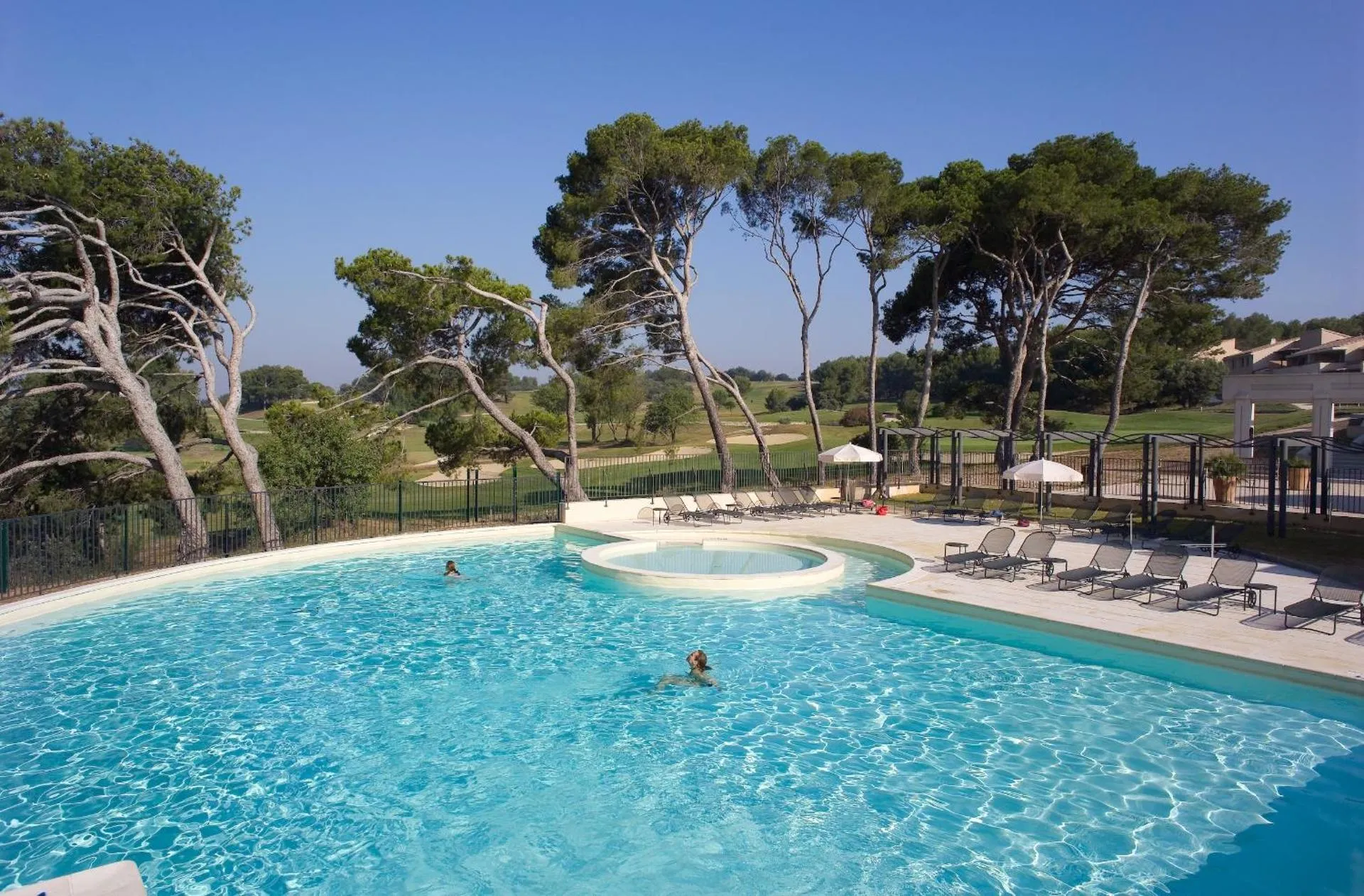 Dog Friendly Aparthotel $Saumane-de-Vaucluse - $Madame Vacances Résidence Provence Country Club