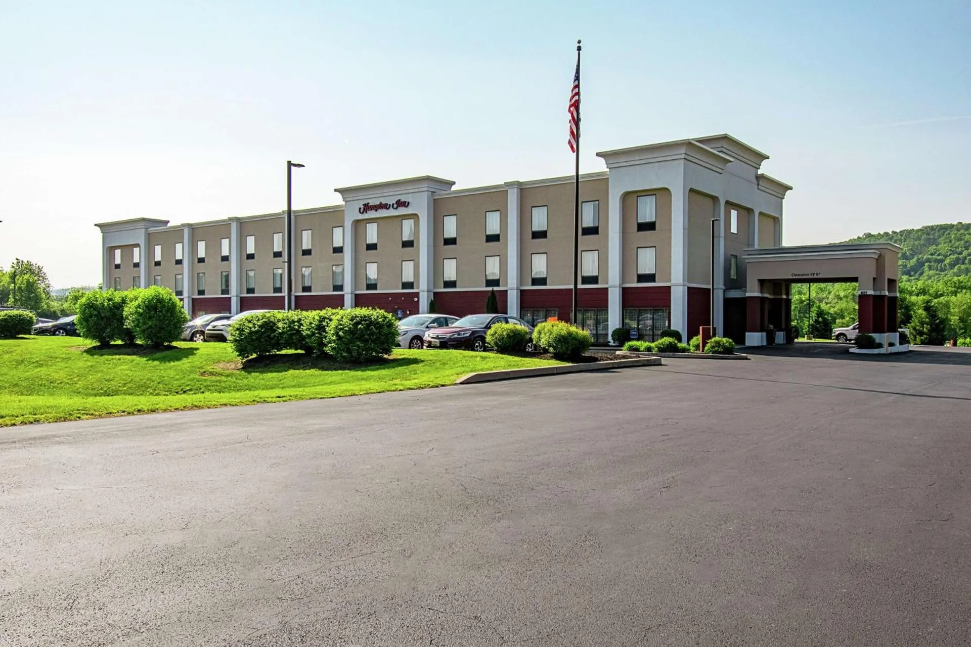 Dog Friendly Hotel $Pine Grove - $Hampton Inn Pine Grove