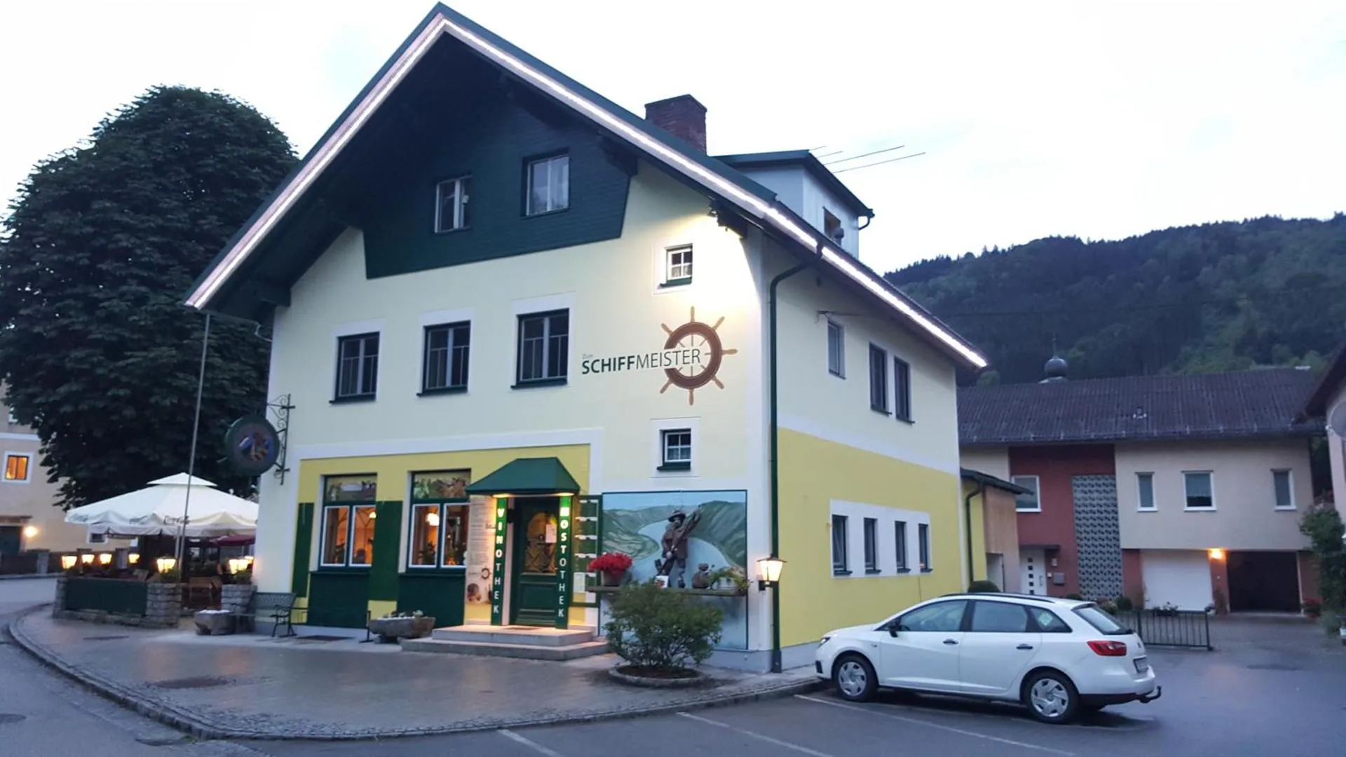 Dog Friendly Hotel $Wesenufer - $Zum Schiffmeister