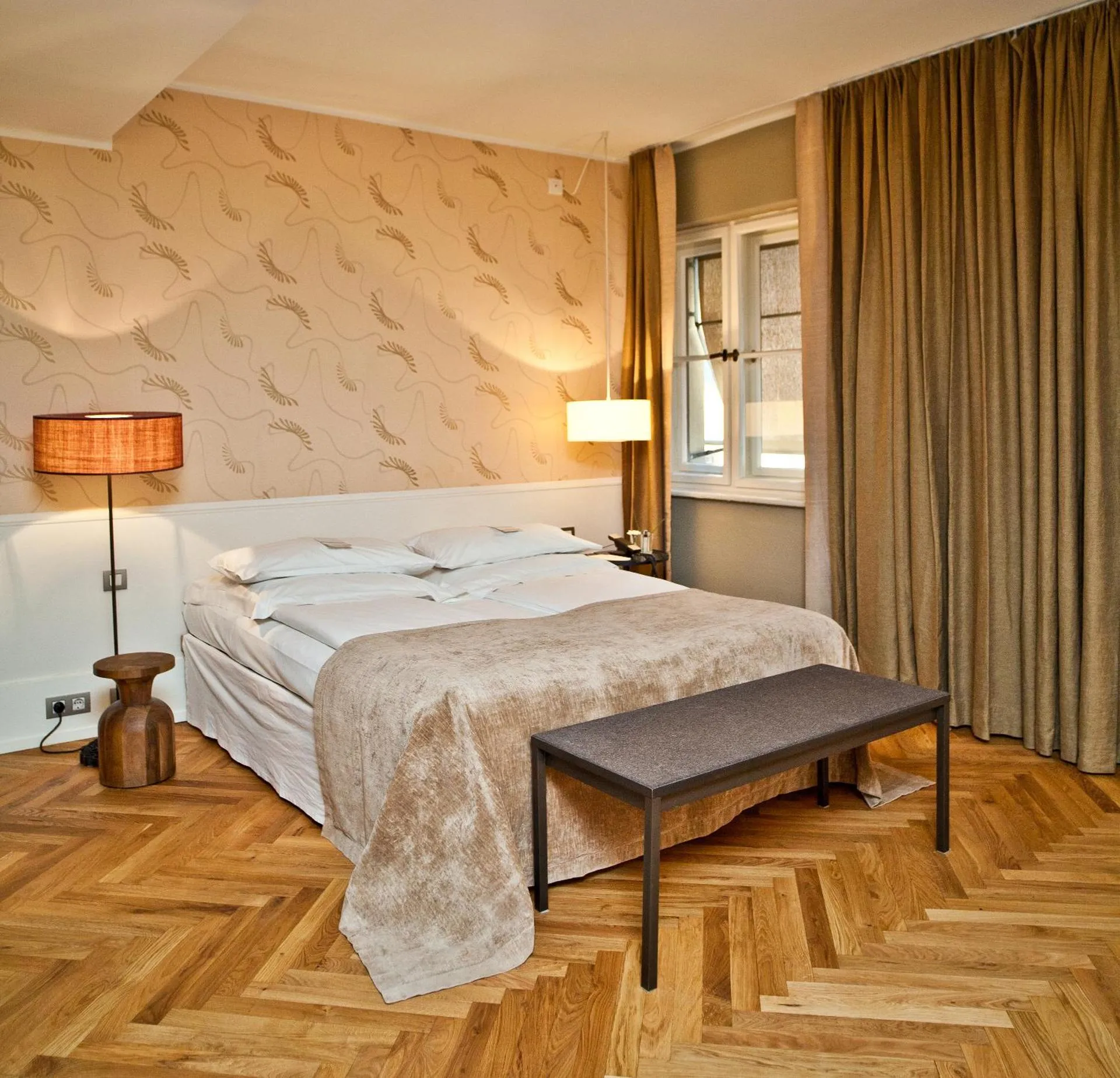 Dog Friendly Hotel $Munich - $CORTIINA Hotel