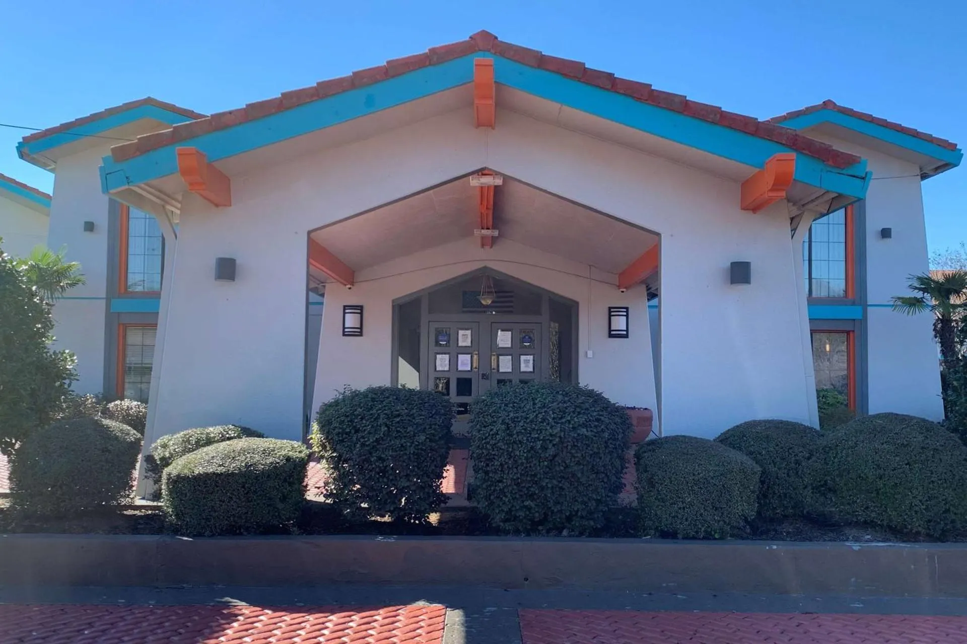 Dog Friendly Hotel $Columbus - $Howard Johnson by Wyndham Columbus Fort Benning
