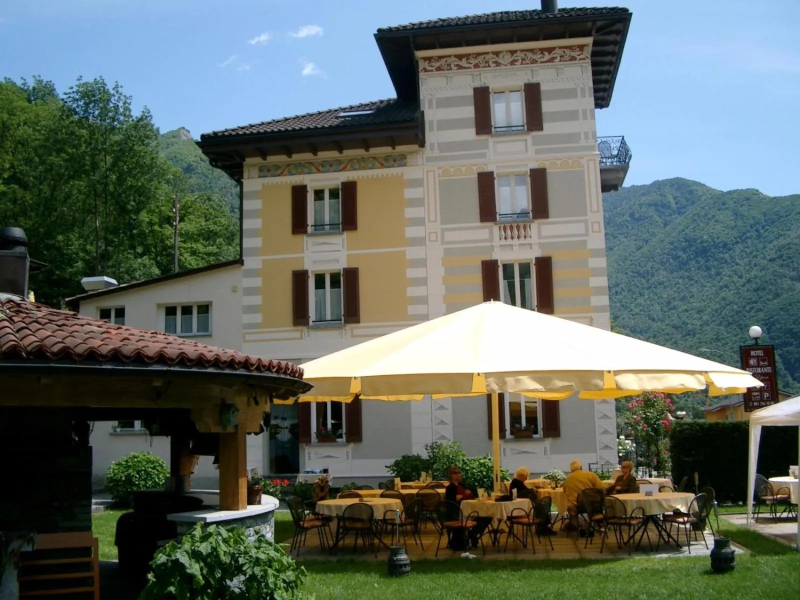 Dog Friendly Hotel $Aurigeno - $Locanda Villa d' Epoca