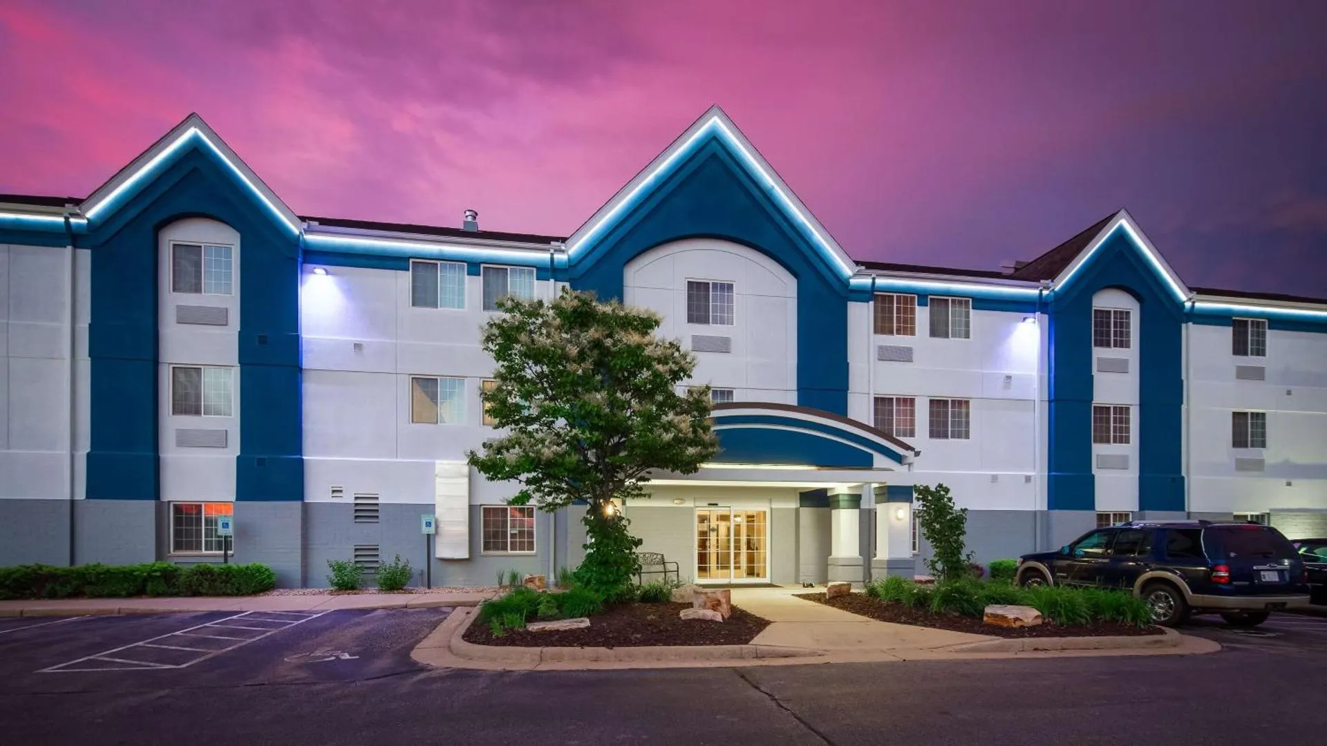 Dog Friendly Hotel $Rothschild - $Best Western Plus Wausau-Rothschild Hotel