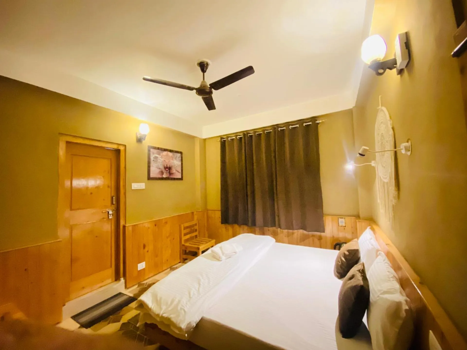 Dog Friendly Bed and breakfast $Banjār - $Tirthan Bliss - Into the Wild - Cafe and Stays